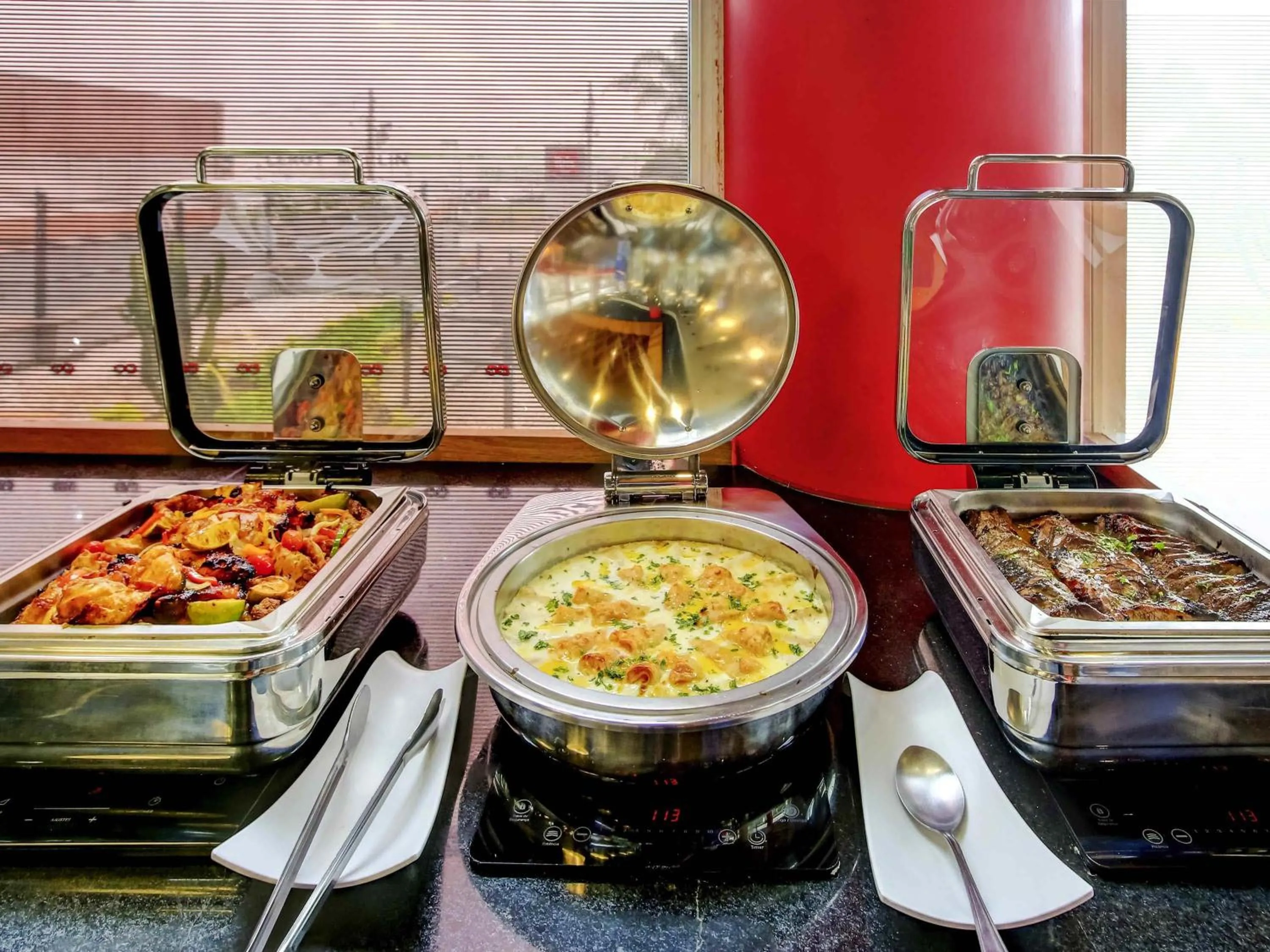 Restaurant/places to eat in ibis Tambore