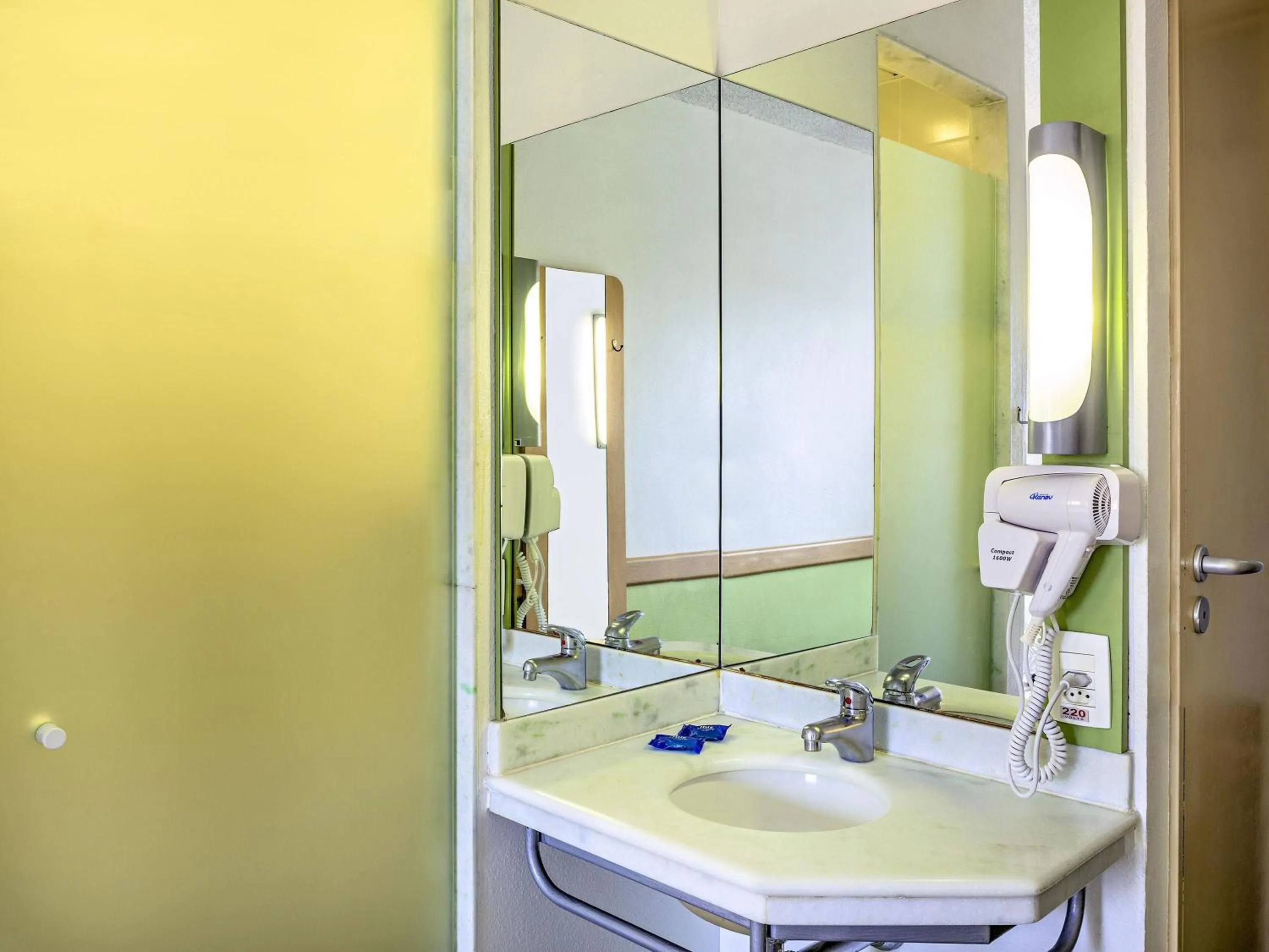 Bedroom in ibis budget Sao Paulo Paraiso