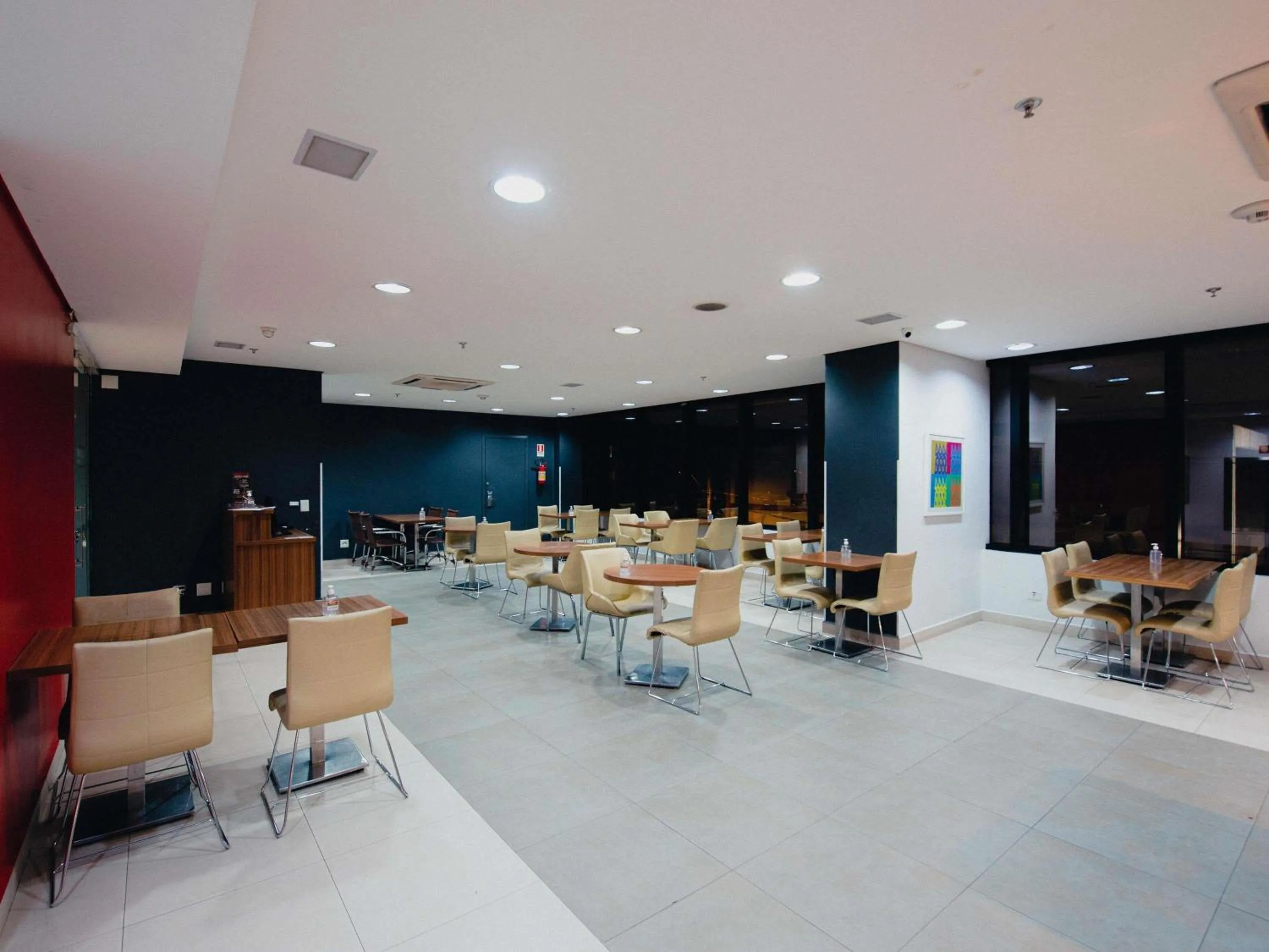 Restaurant/places to eat in ibis Curitiba Shopping