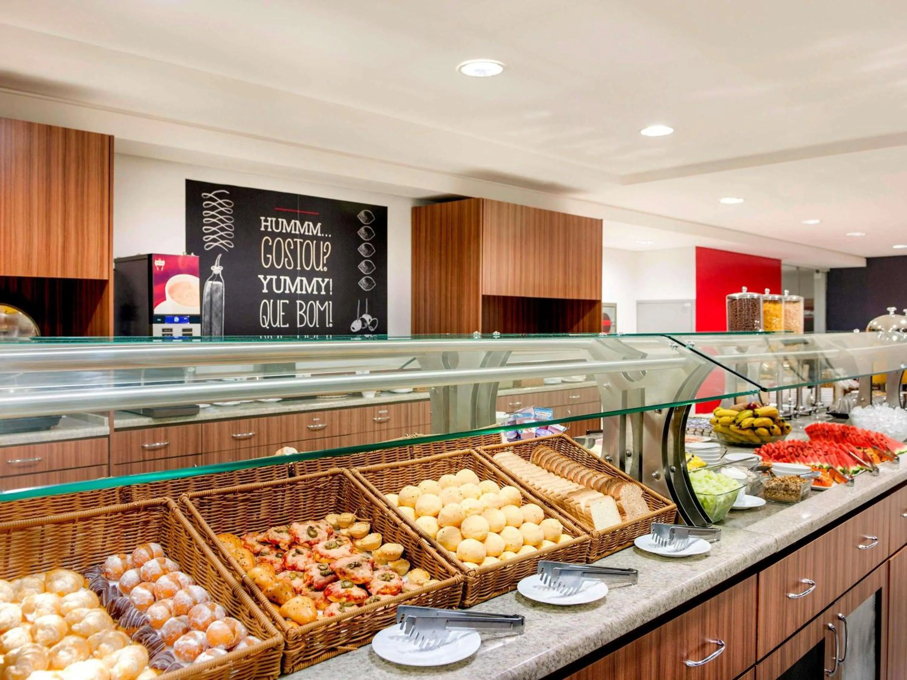 Restaurant/places to eat in ibis Curitiba Shopping