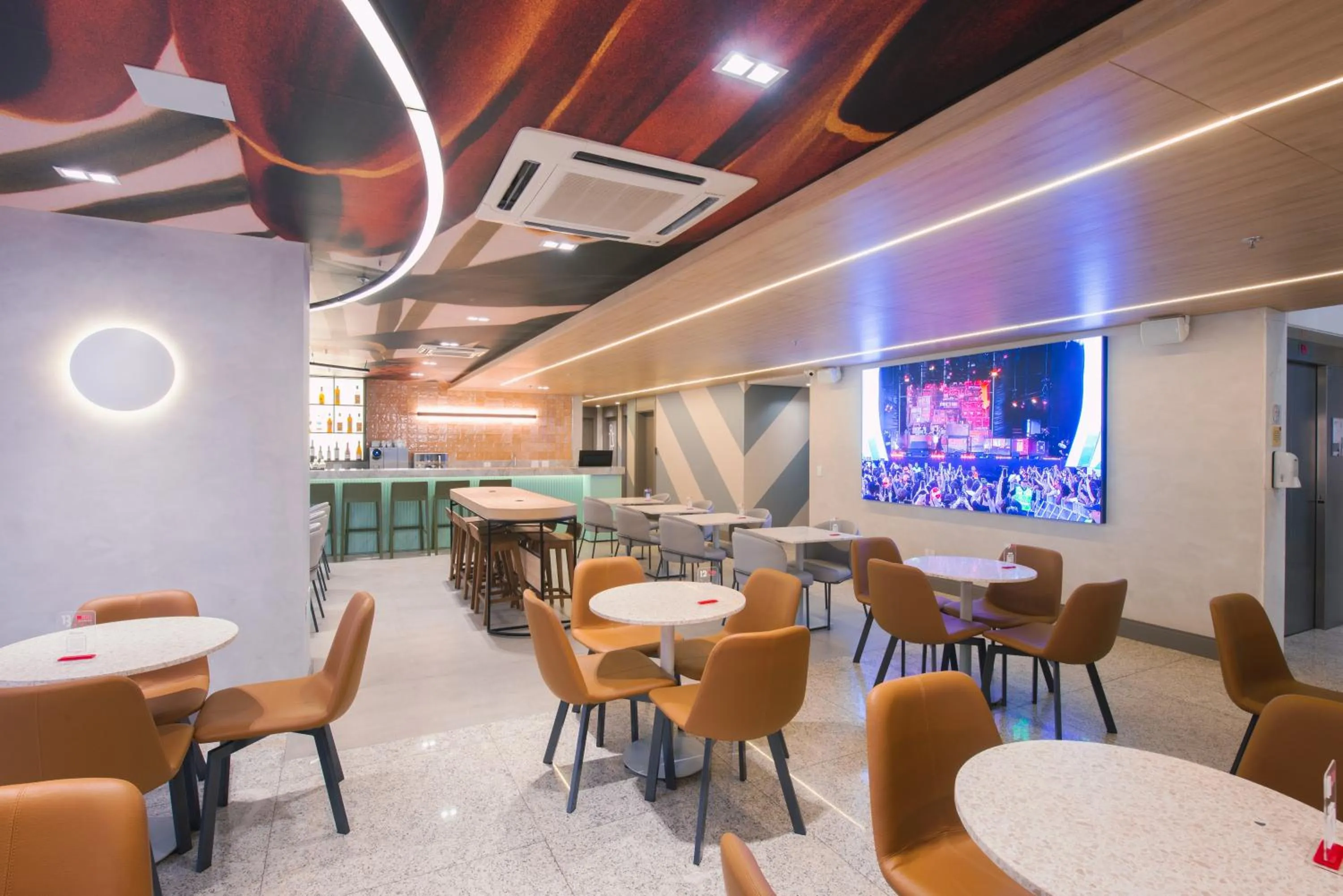 Lounge or bar in ibis Curitiba Shopping
