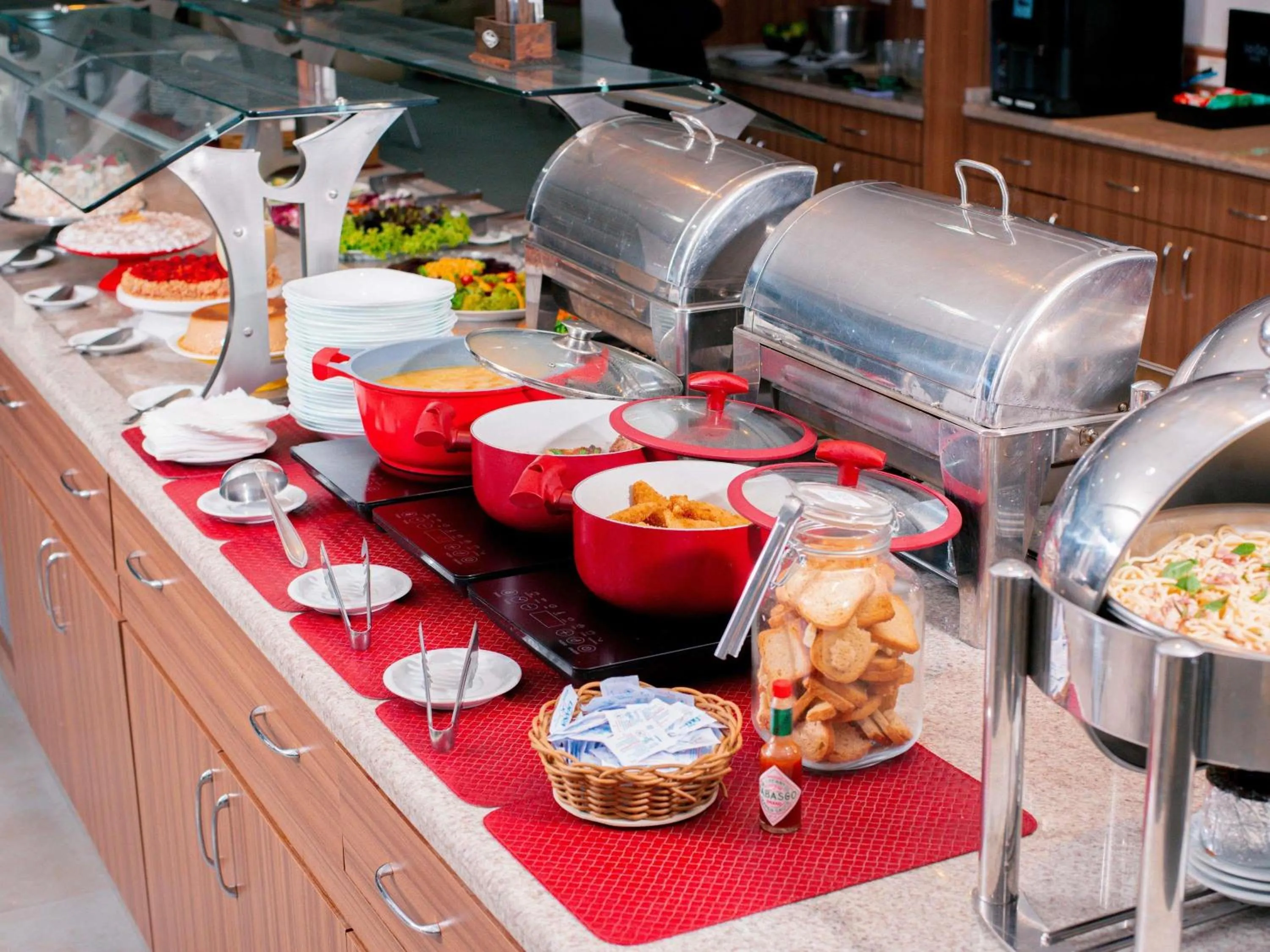 Restaurant/places to eat in ibis Curitiba Shopping