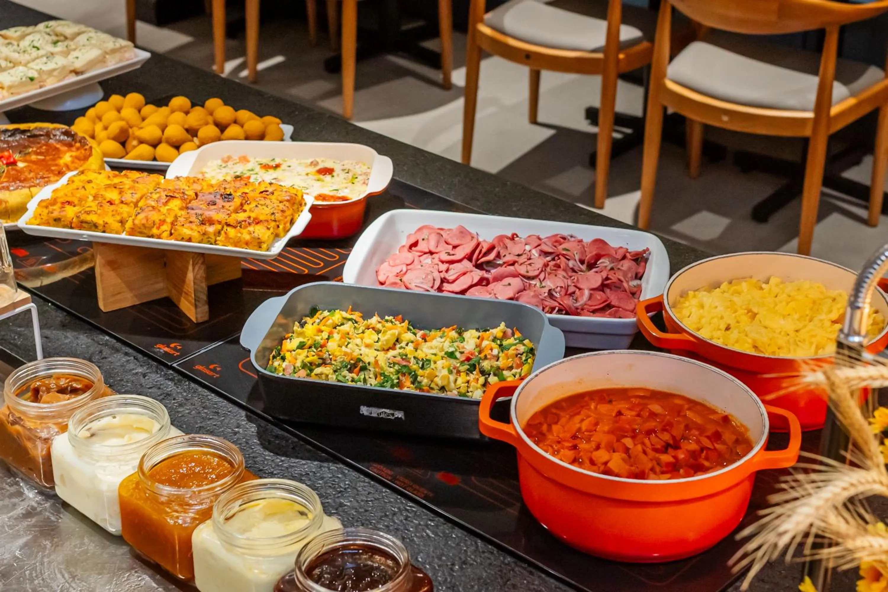 Buffet breakfast in Ibis Florianopolis