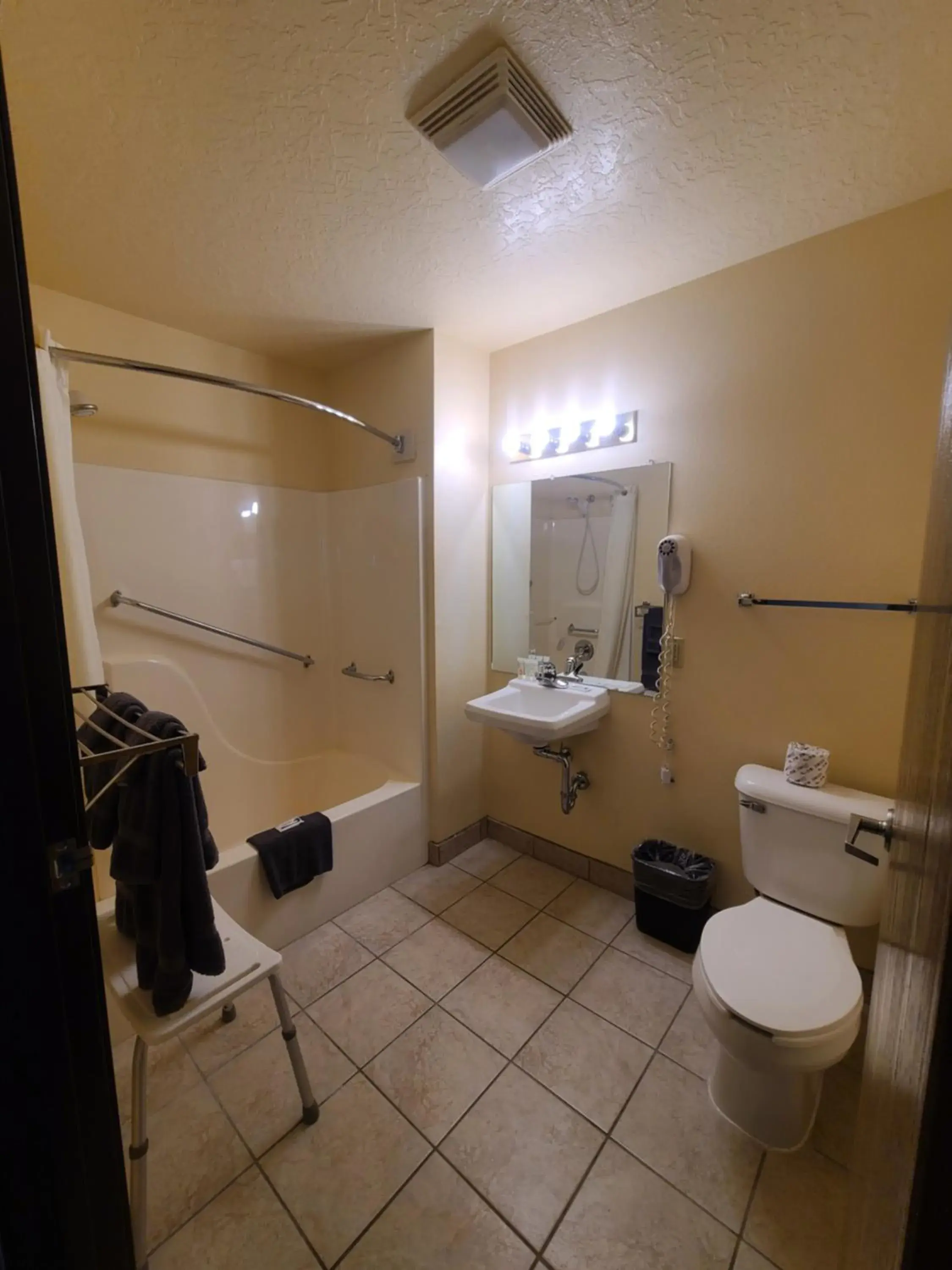 Queen Room - Disability Access in Horizon Hotel Queen Room - Disability Access in Horizon Hotel