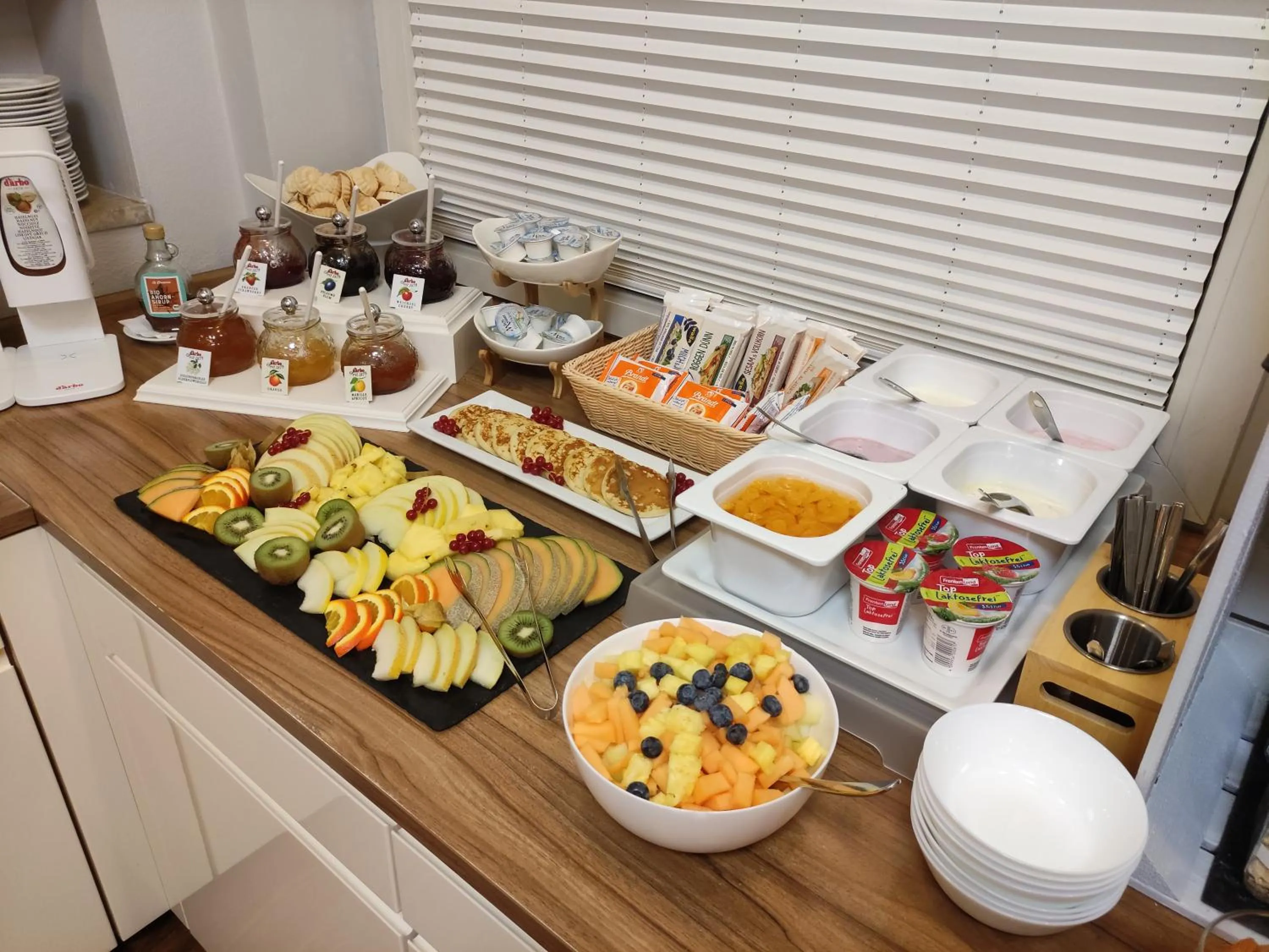 Breakfast in REGIOHOTEL Germania Bad Harzburg - #DirektAmKurpark #Wellnessbereich #Frühstücksbuffet #FreeParking