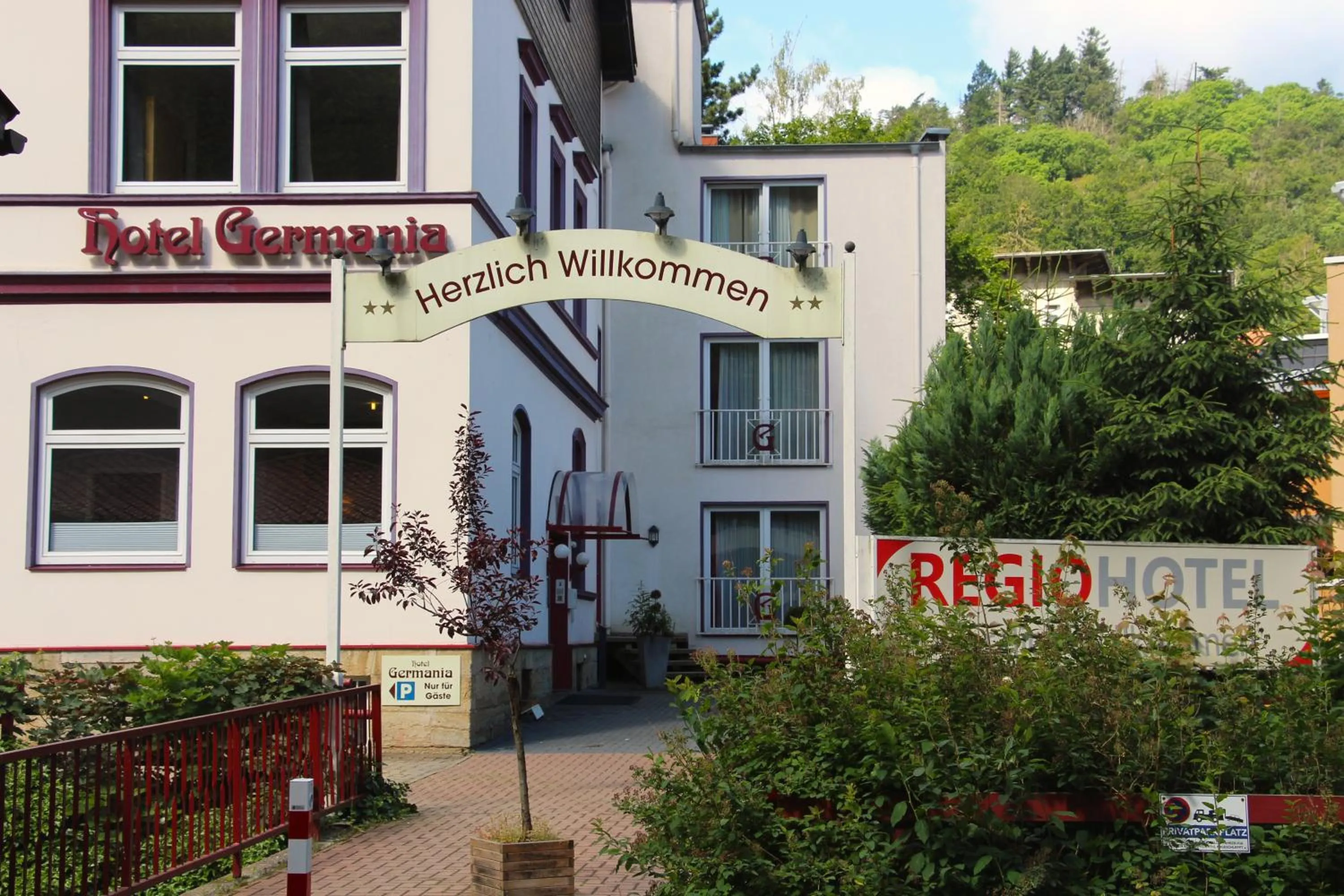 Property building in REGIOHOTEL Germania Bad Harzburg - #DirektAmKurpark #Wellnessbereich #Frühstücksbuffet #FreeParking