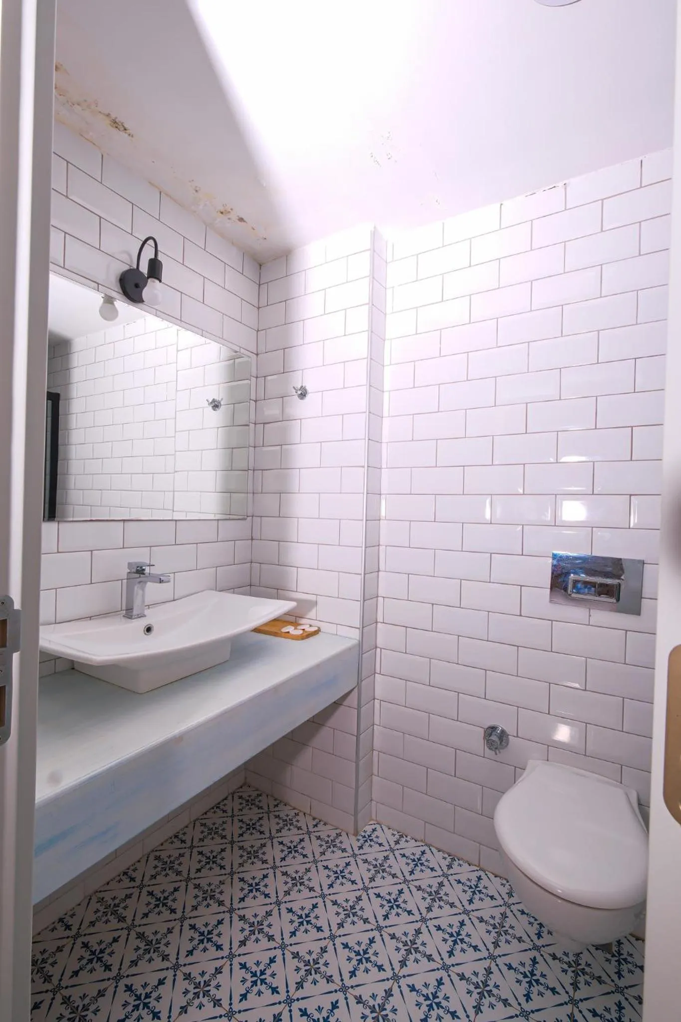 Toilet in Kybele Alaçatı