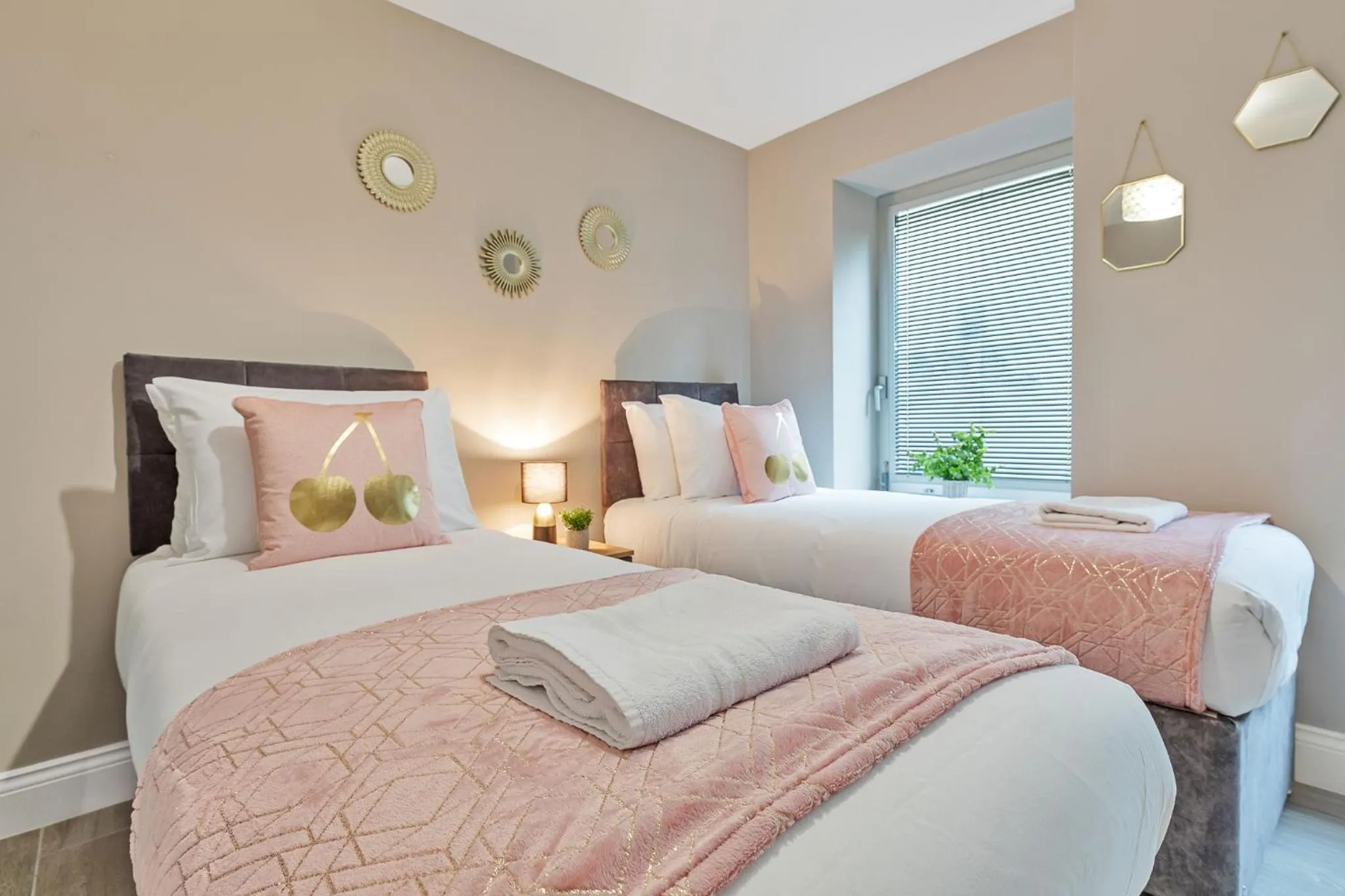 Bed in Ocean Walk - By My Getaways - Free Parking