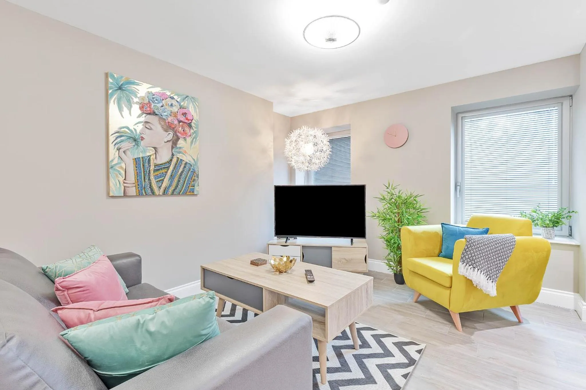 Communal lounge/ TV room in Ocean Walk - By My Getaways - Free Parking