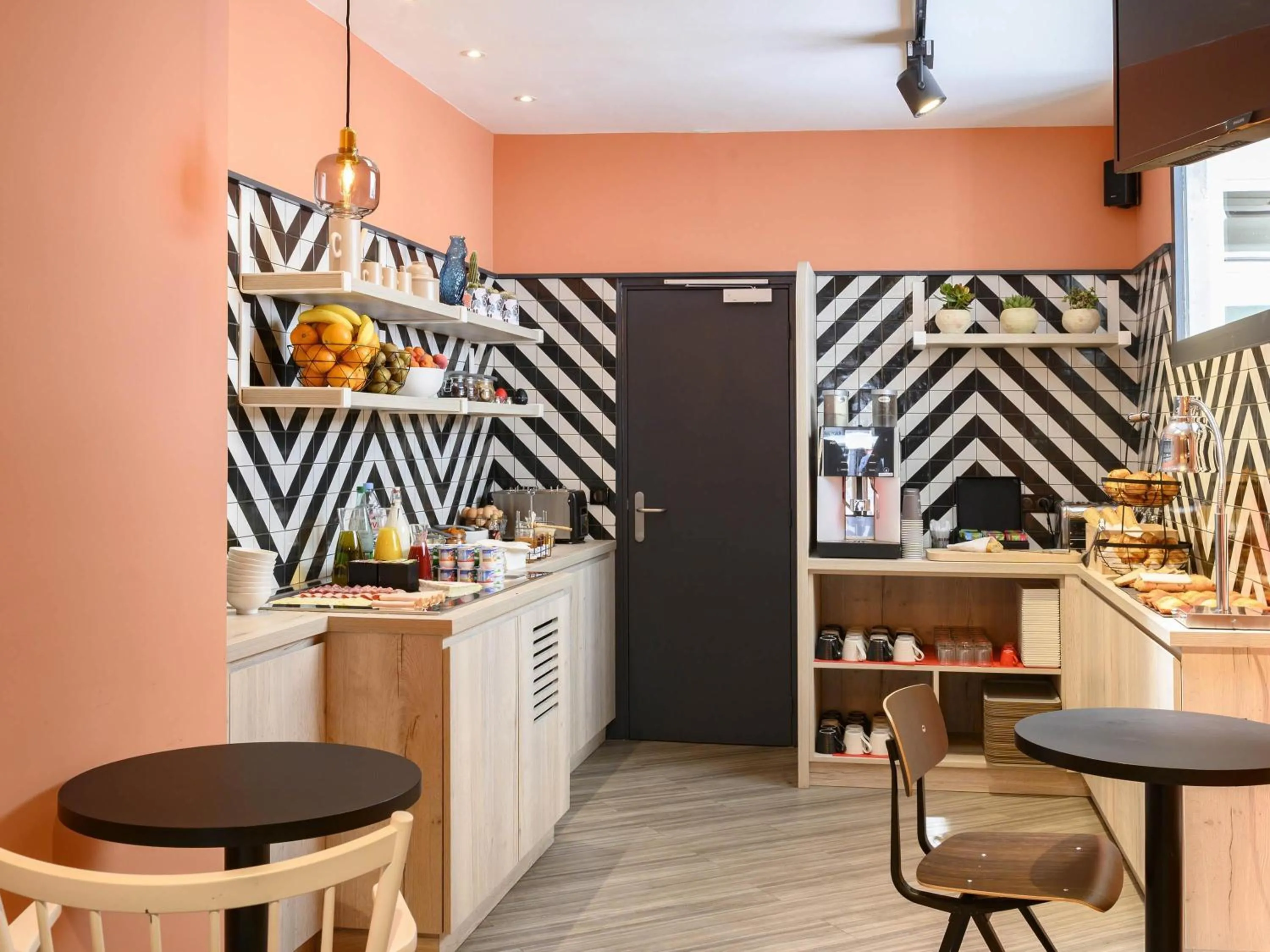 Breakfast in ibis Paris Tour Montparnasse 15eme