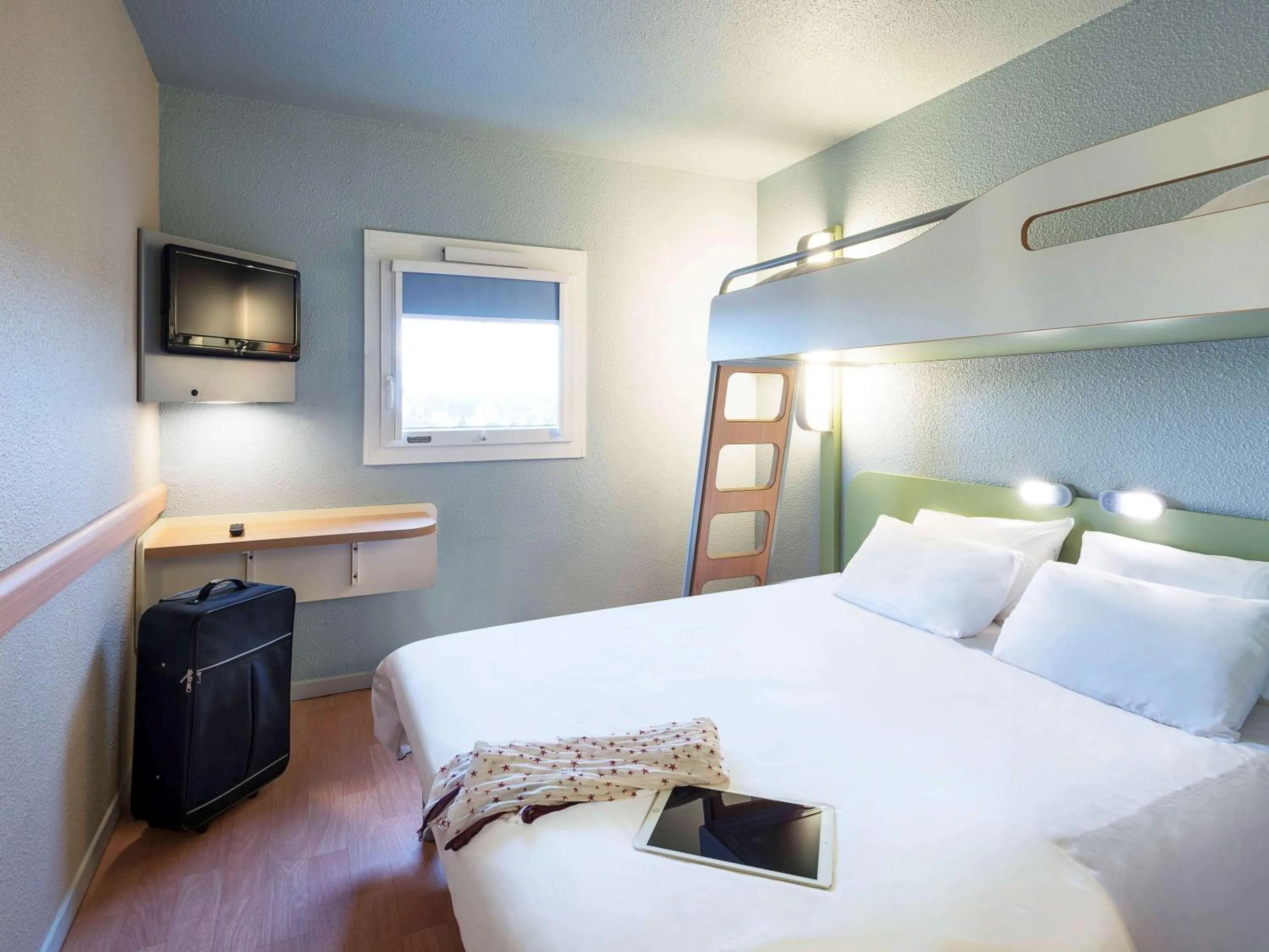 Photo of the whole room, Bed in ibis budget Cabourg Dives sur Mer