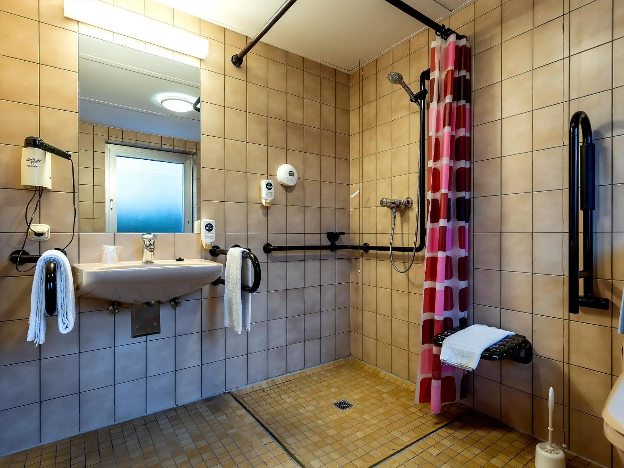 Bathroom in Hotel Hannover-Garbsen