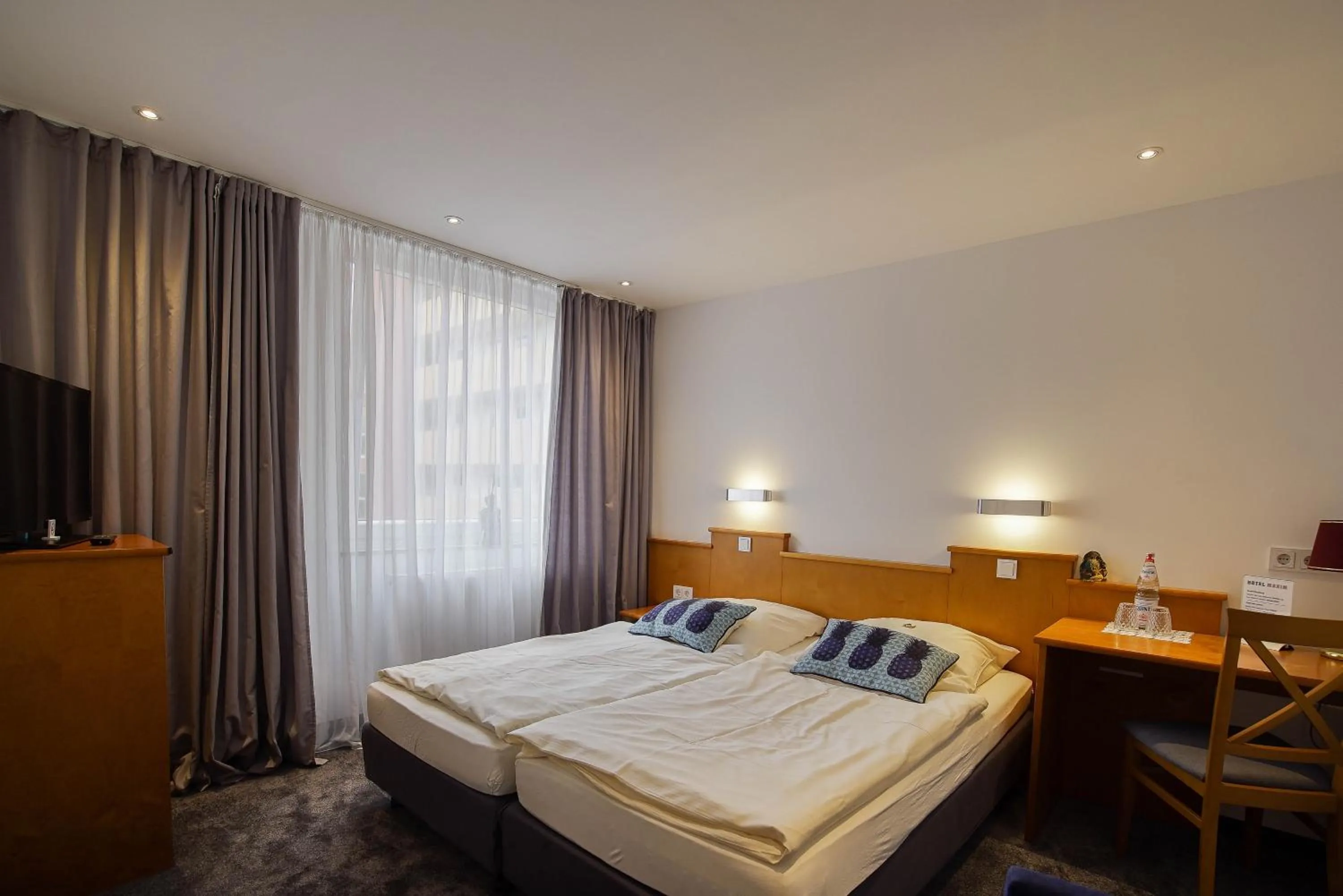 Photo of the whole room in Hotel Maxim