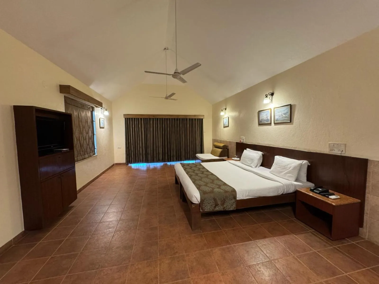 Bedroom, Bed in Upper Deck Resort - Highest Peak, Lonavala