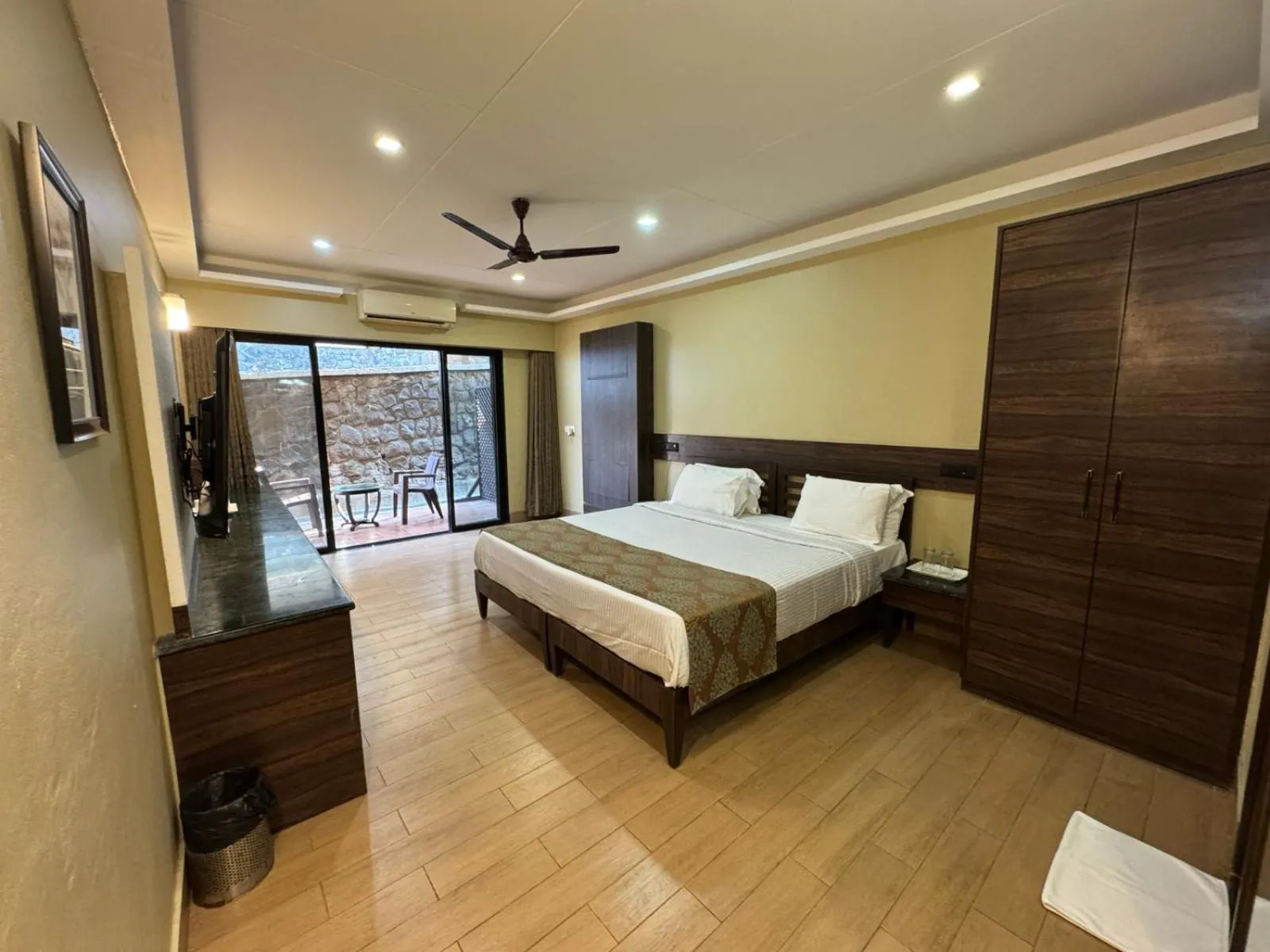 Bedroom, Bed in Upper Deck Resort - Highest Peak, Lonavala