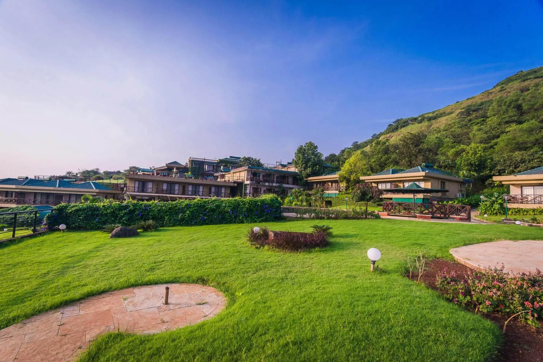 Garden in Upper Deck Resort - Highest Peak, Lonavala