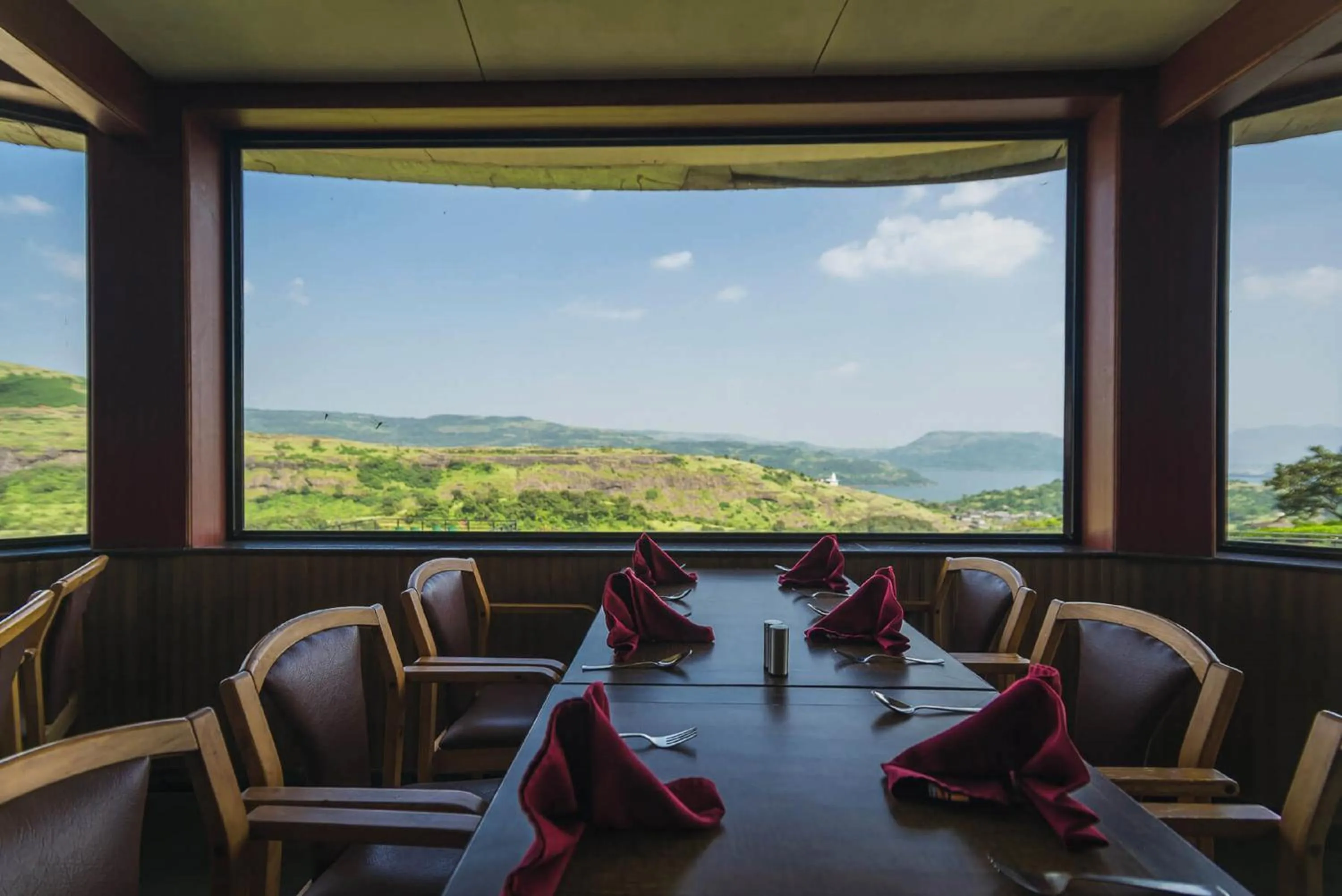 Restaurant/places to eat in Upper Deck Resort - Highest Peak, Lonavala