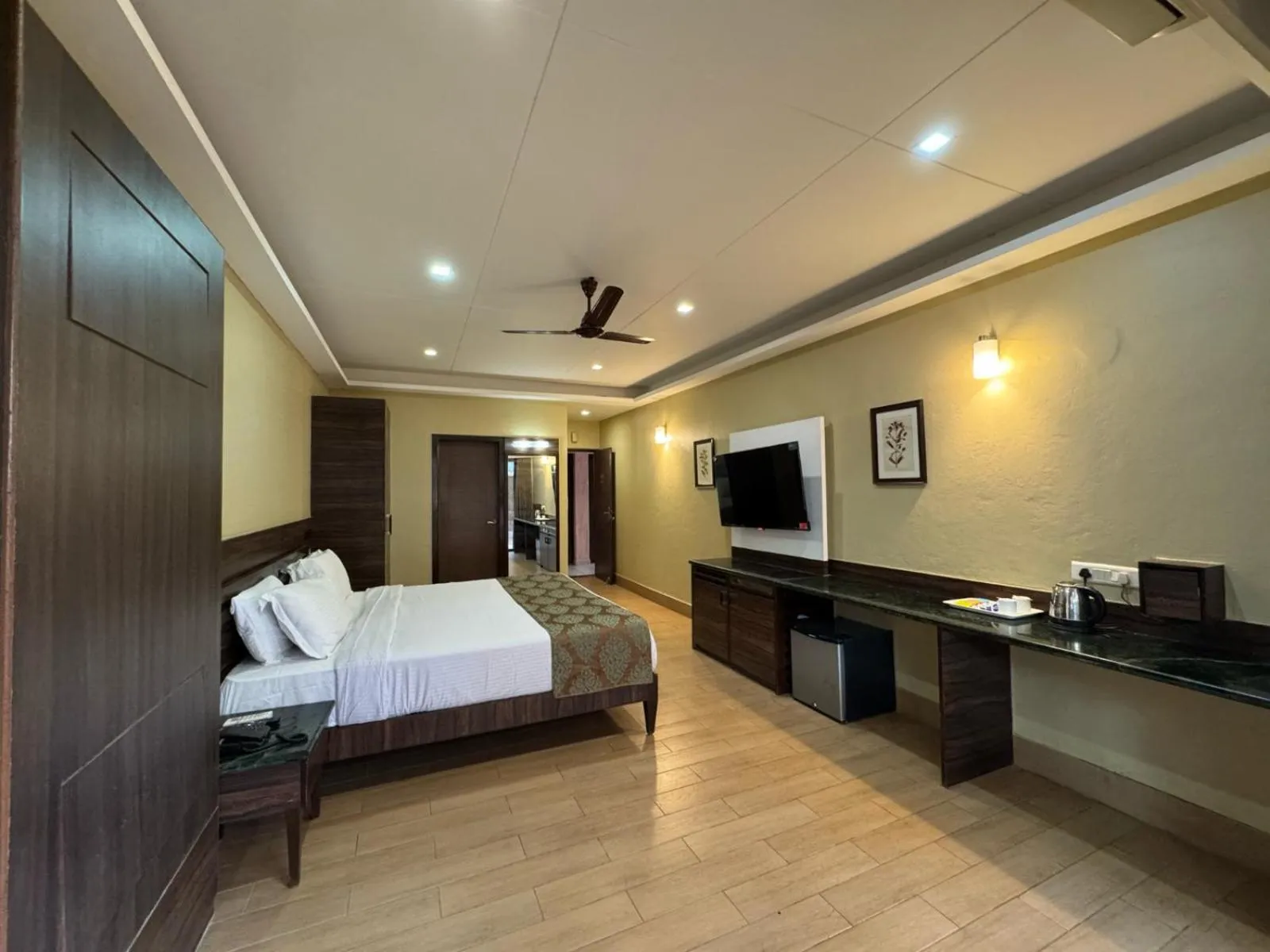 Bedroom, Bed in Upper Deck Resort - Highest Peak, Lonavala