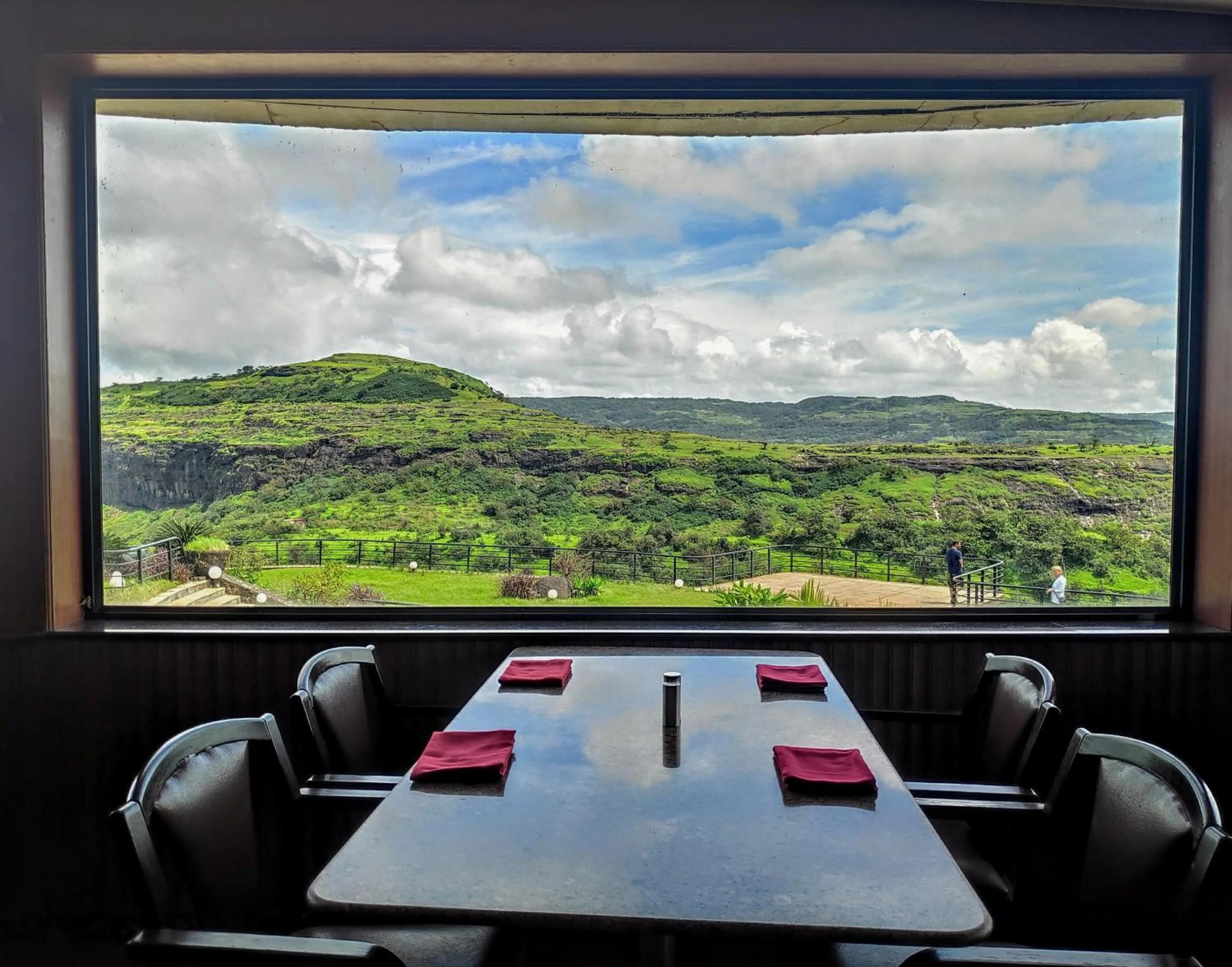 Restaurant/places to eat in Upper Deck Resort - Highest Peak, Lonavala