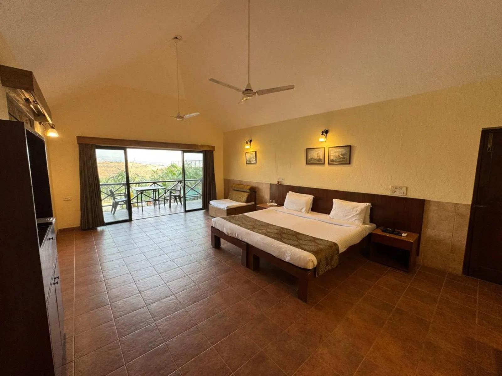 Bedroom, Bed in Upper Deck Resort - Highest Peak, Lonavala