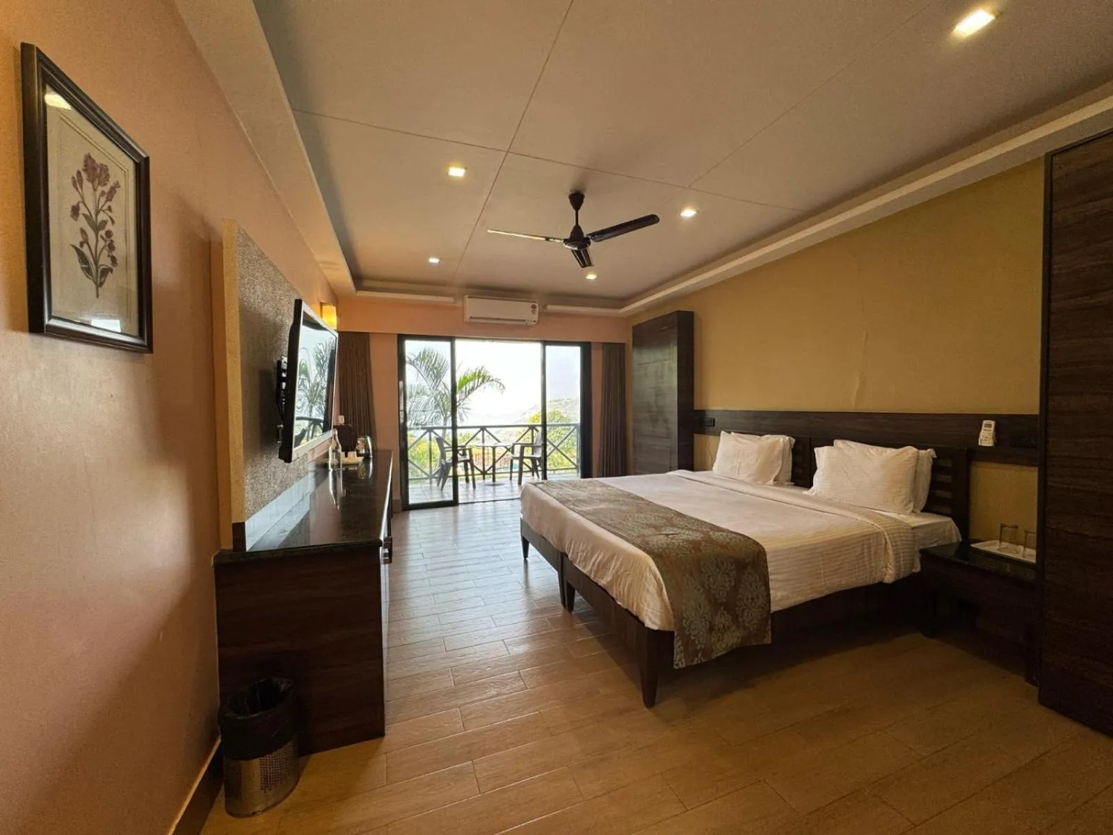 Bedroom, Bed in Upper Deck Resort - Highest Peak, Lonavala