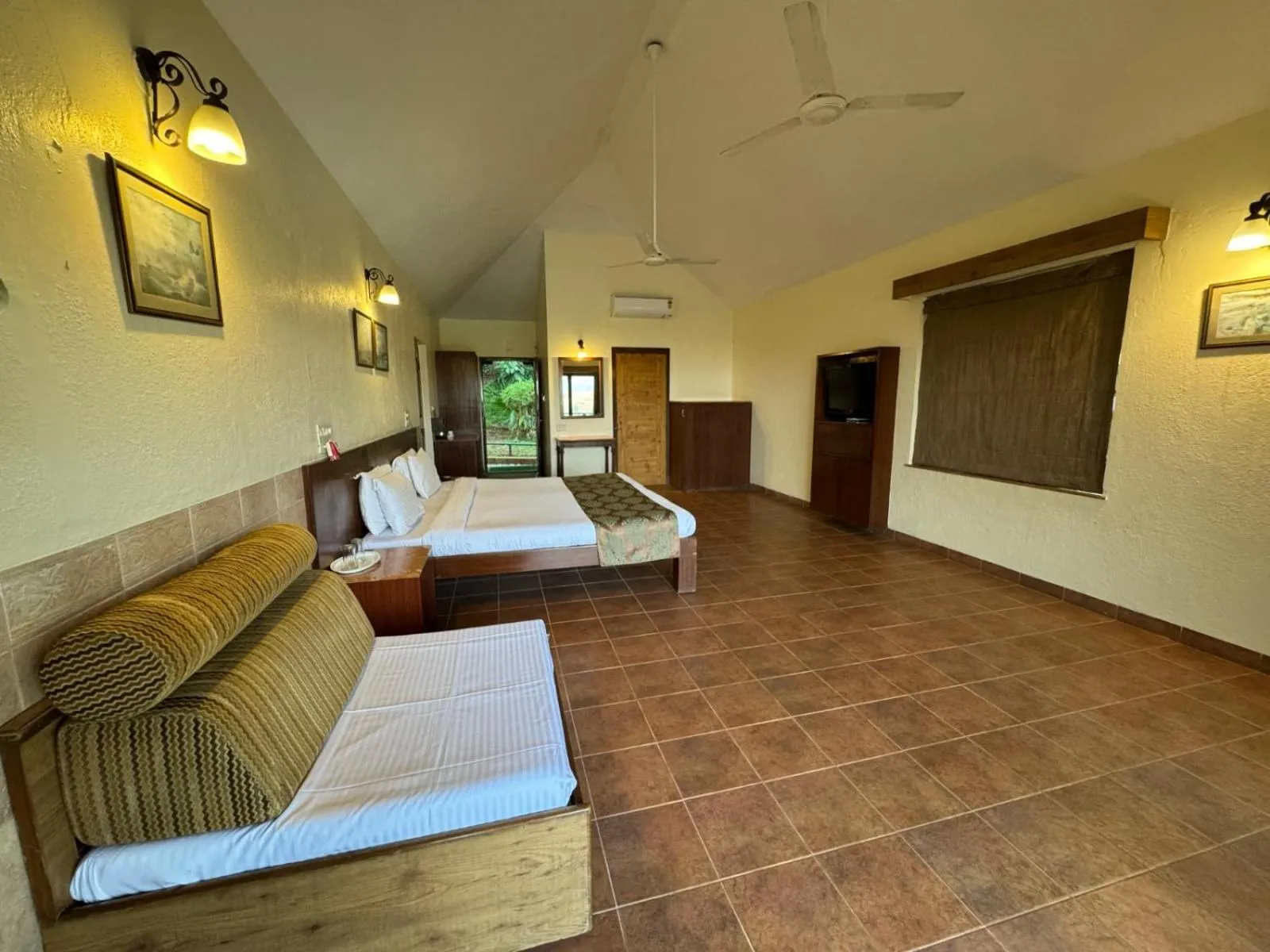 Bedroom, Bed in Upper Deck Resort - Highest Peak, Lonavala