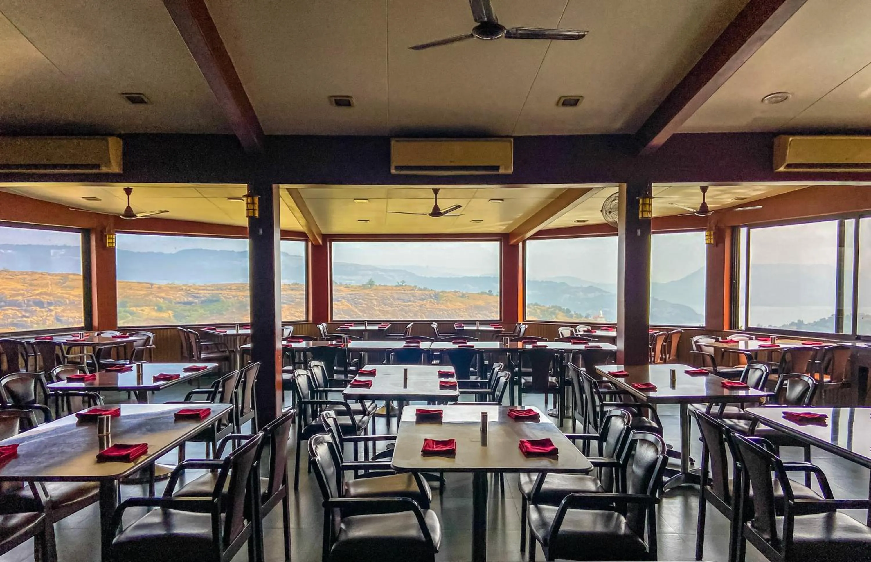 Restaurant/places to eat in Upper Deck Resort - Highest Peak, Lonavala
