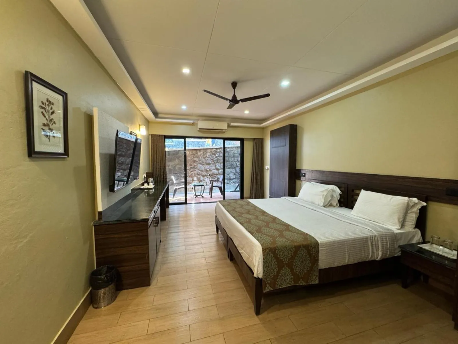 Bedroom, Bed in Upper Deck Resort - Highest Peak, Lonavala