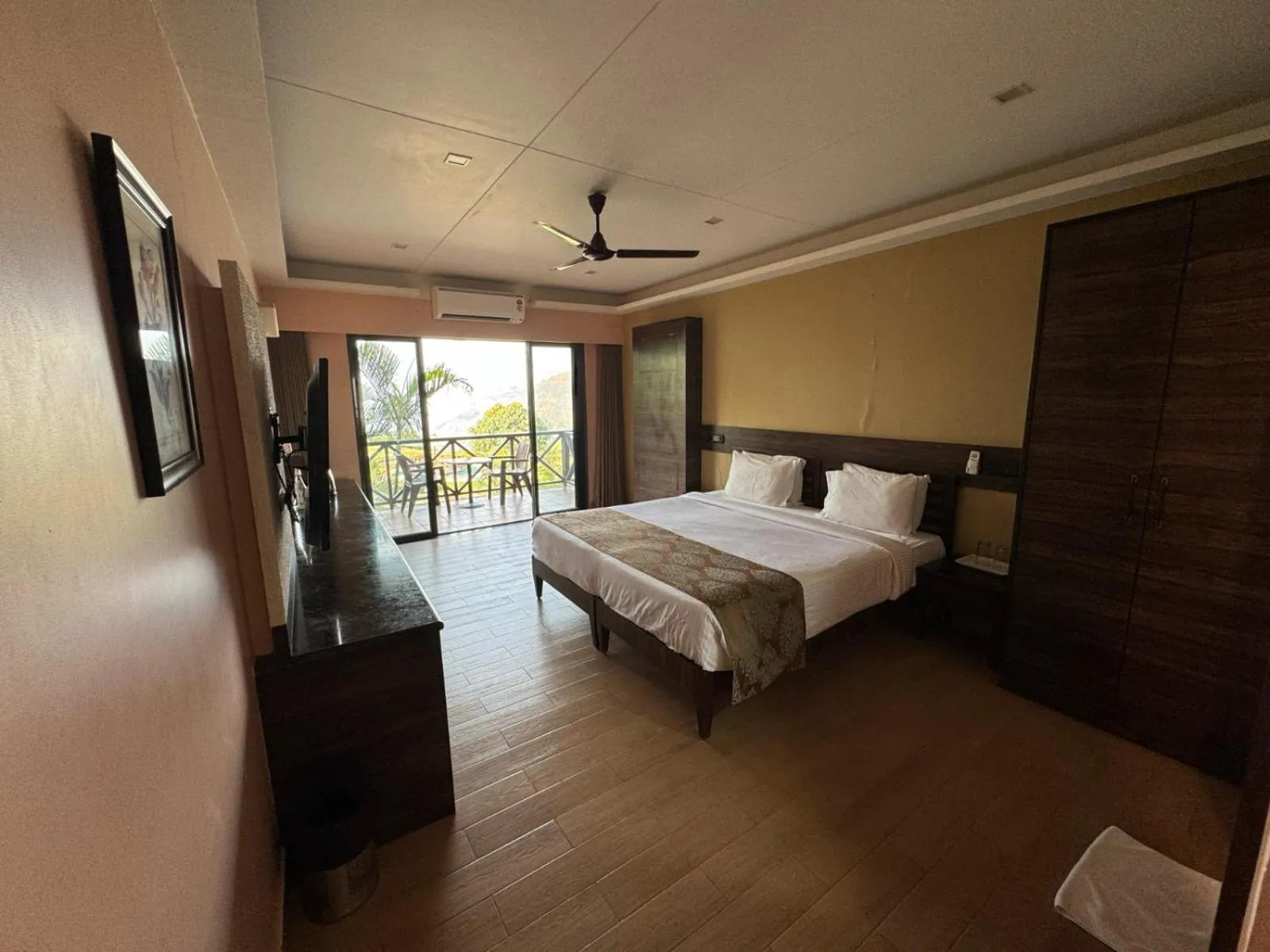 Bedroom, Bed in Upper Deck Resort - Highest Peak, Lonavala