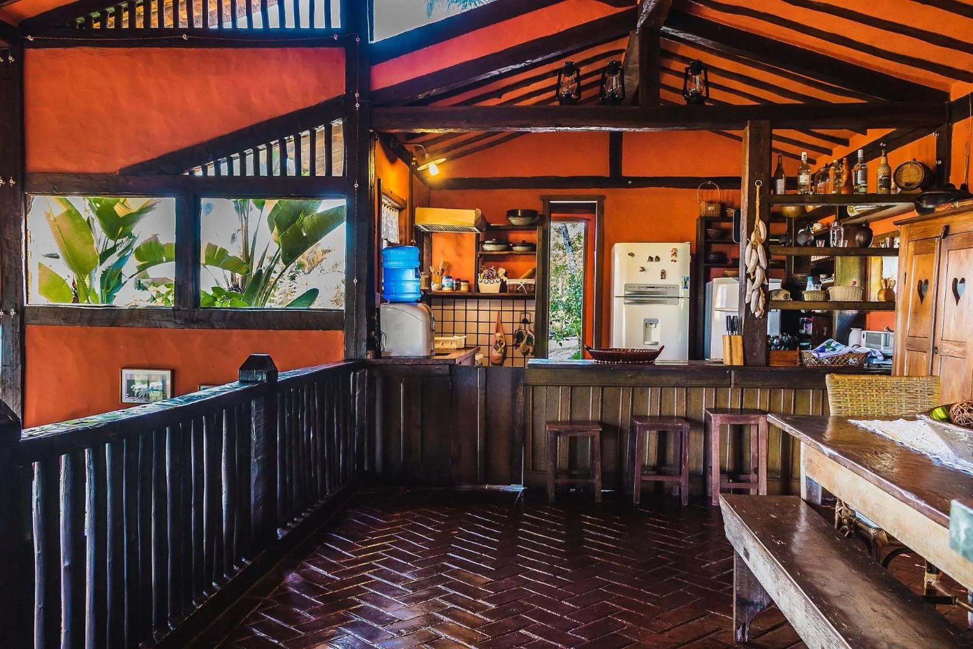 Kitchen or kitchenette in Casa com piscina de borda infinita perto da praia