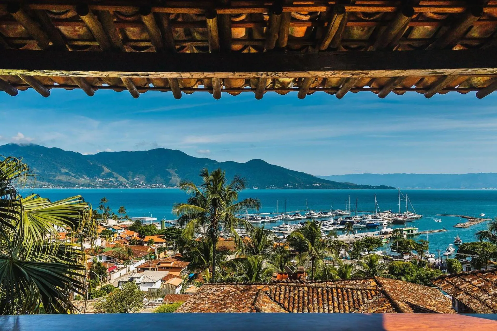 Sea view in Casa com piscina de borda infinita perto da praia
