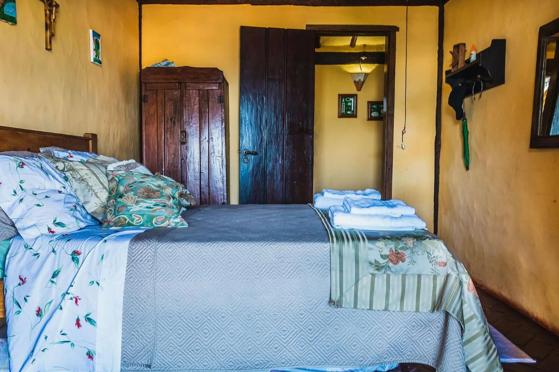 Bedroom, Bed in Casa com piscina de borda infinita perto da praia