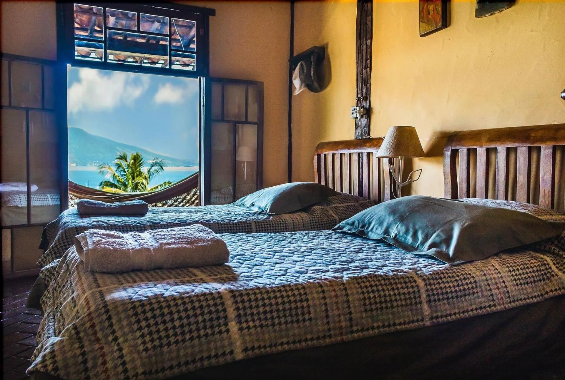 Bedroom, Bed in Casa com piscina de borda infinita perto da praia