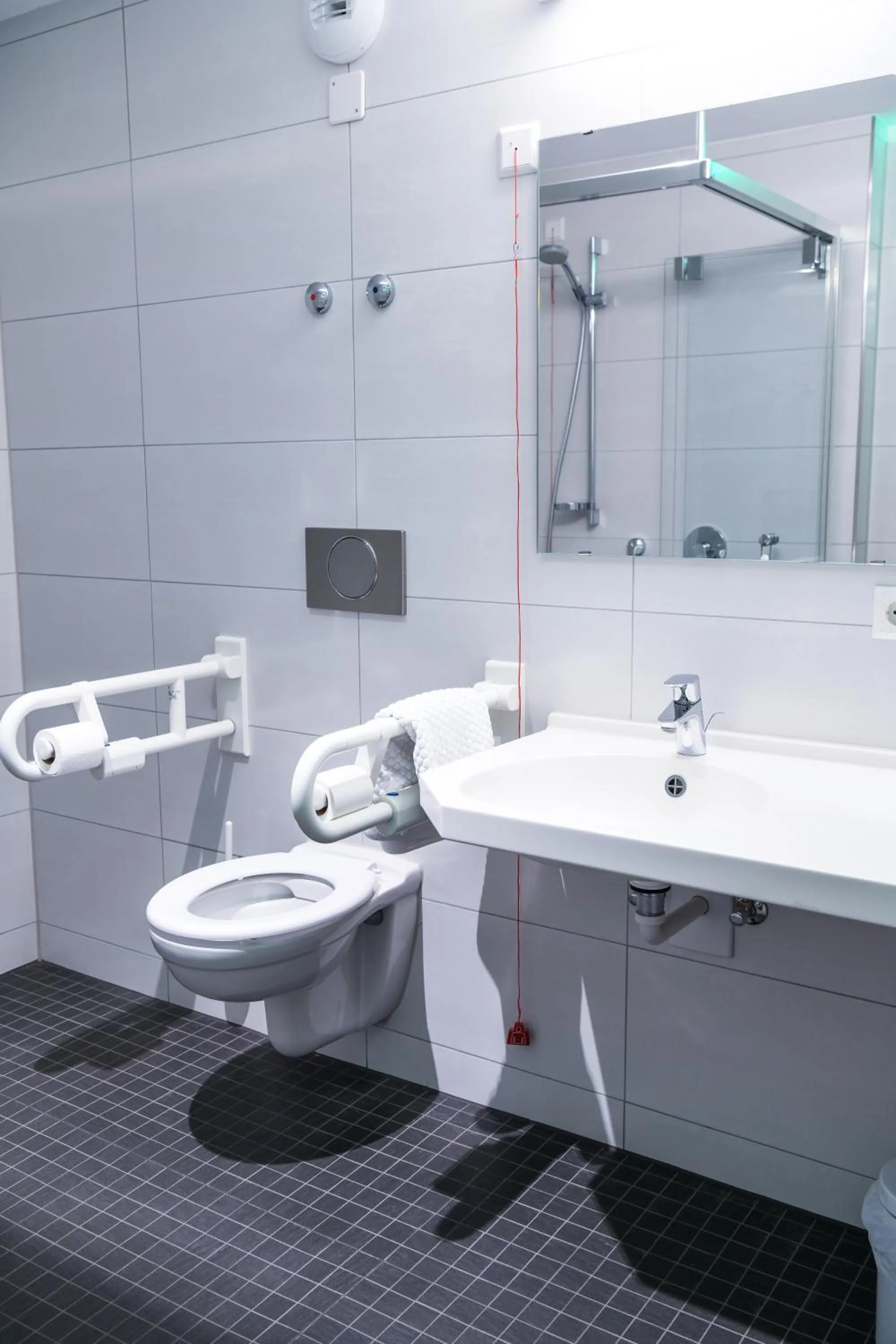 Shower in Fischer's Hotel Brauhaus 24h Self Check In