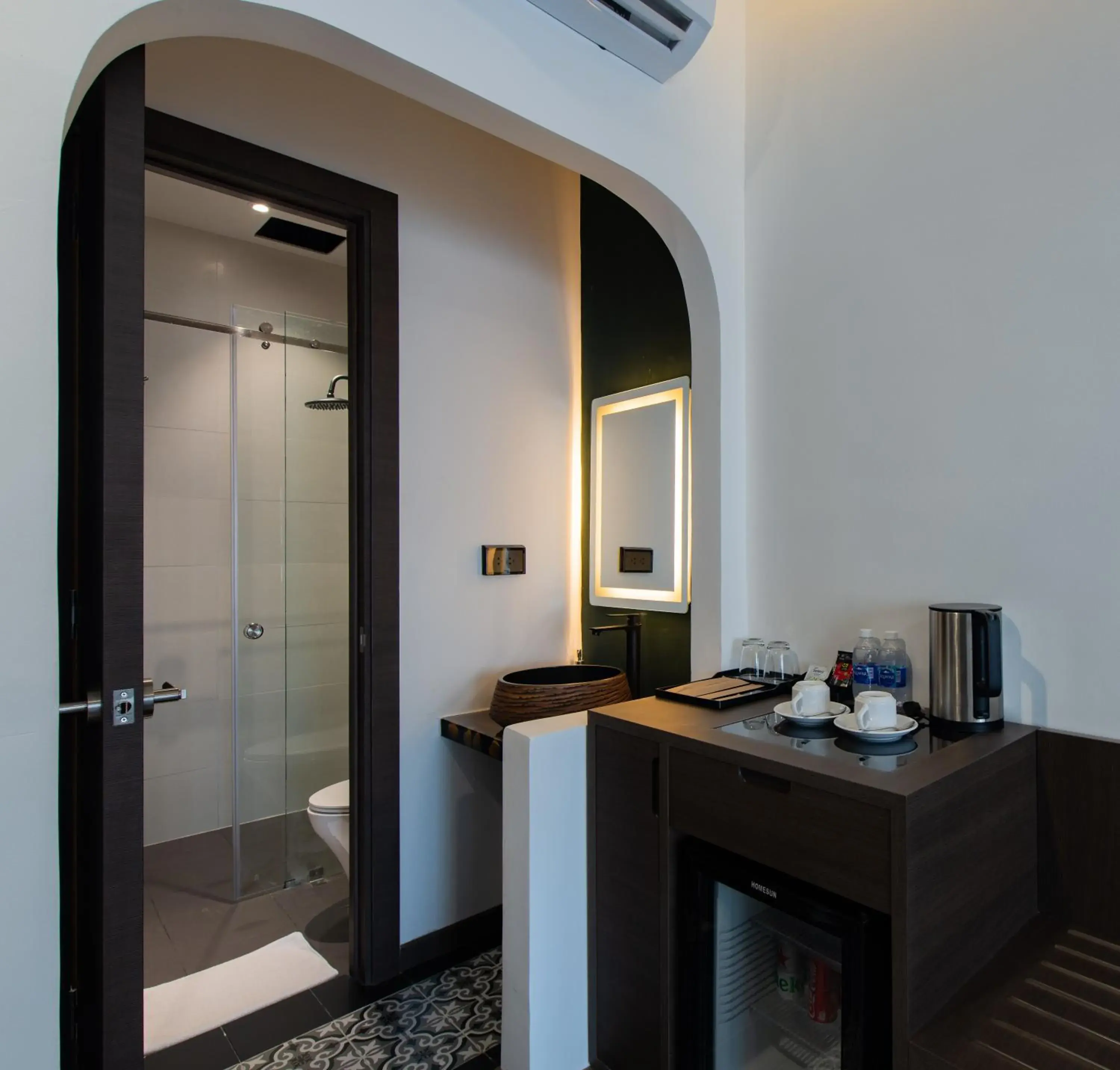 Deluxe Double Room with Balcony in Khách sạn gần biển Miami Tuy Hoà Phú Yên Deluxe Double Room with Balcony in Khách sạn gần biển Miami Tuy Hoà Phú Yên