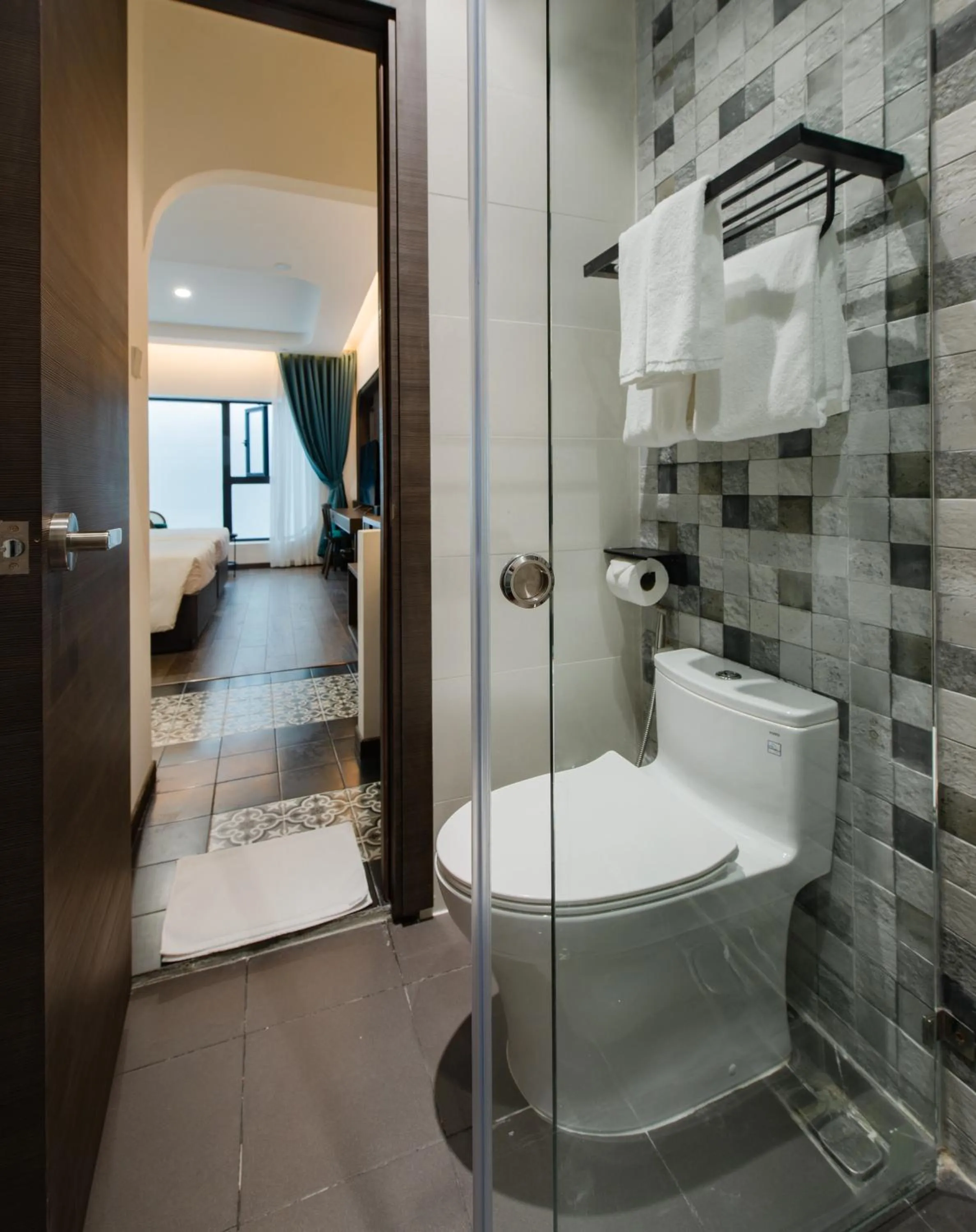 Bathroom in Khách sạn gần biển Miami Tuy Hoà Phú Yên