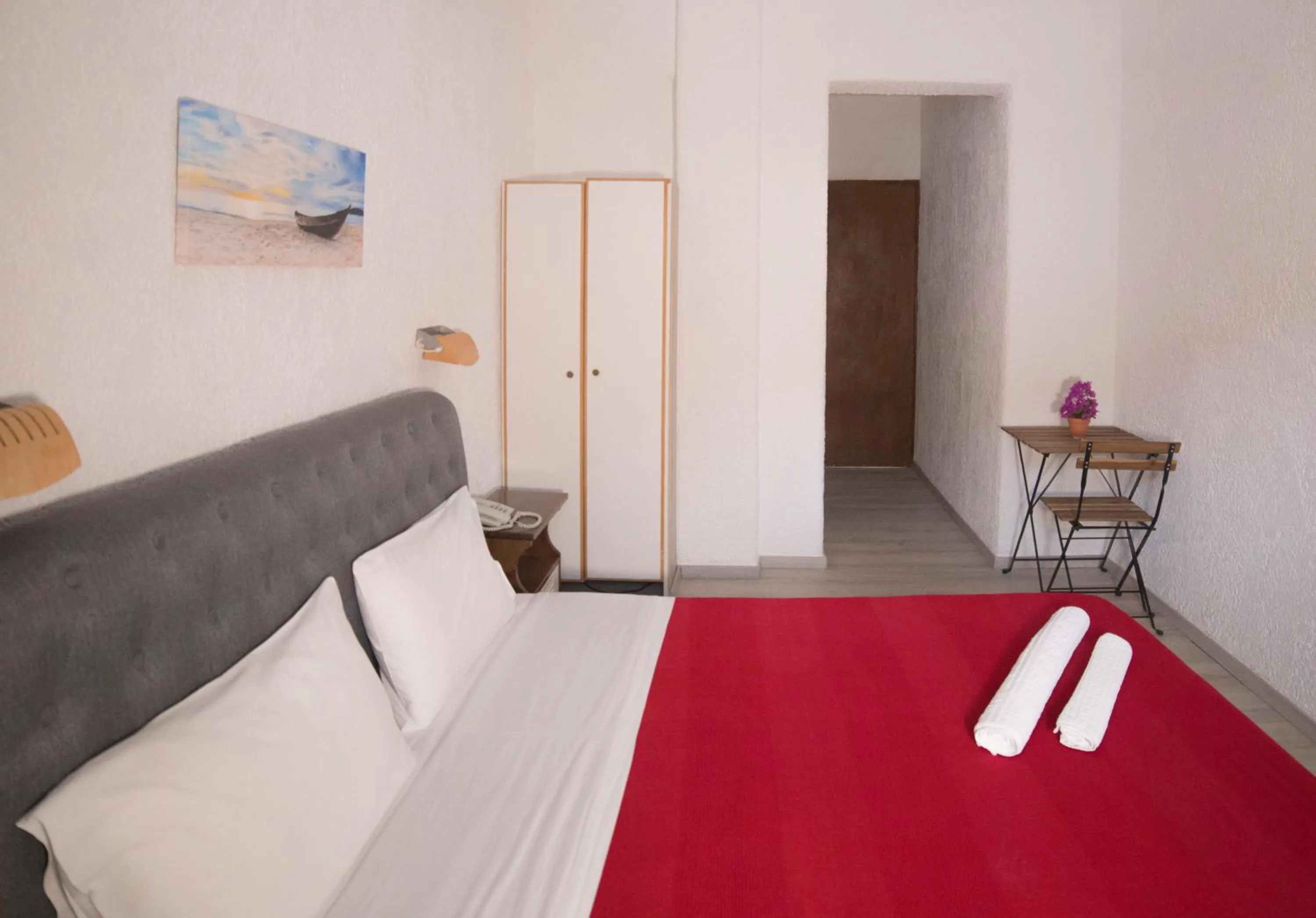 Bedroom, Bed in Oinoi Hotel