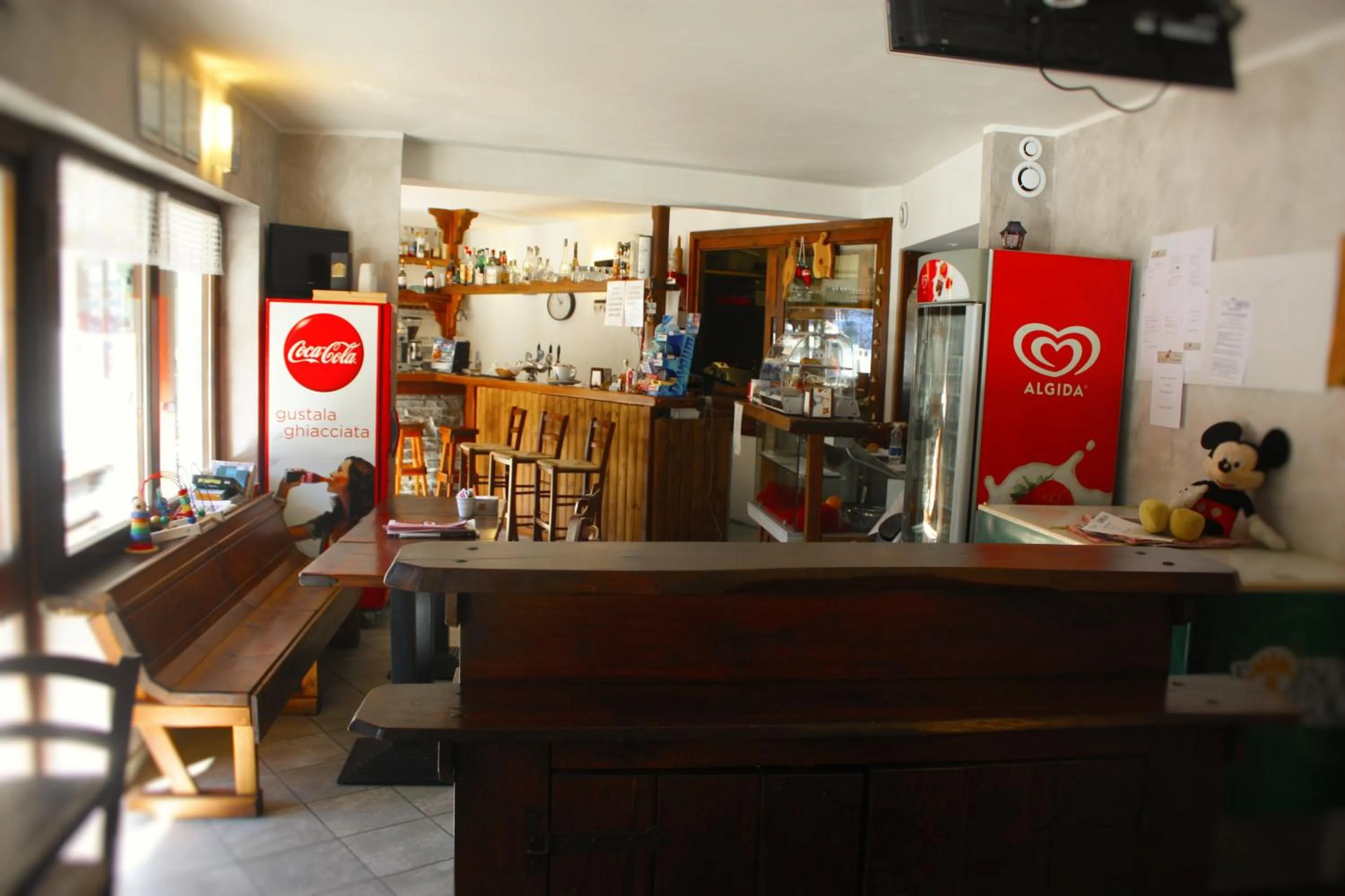 Communal lounge/ TV room in Olympic Mountains