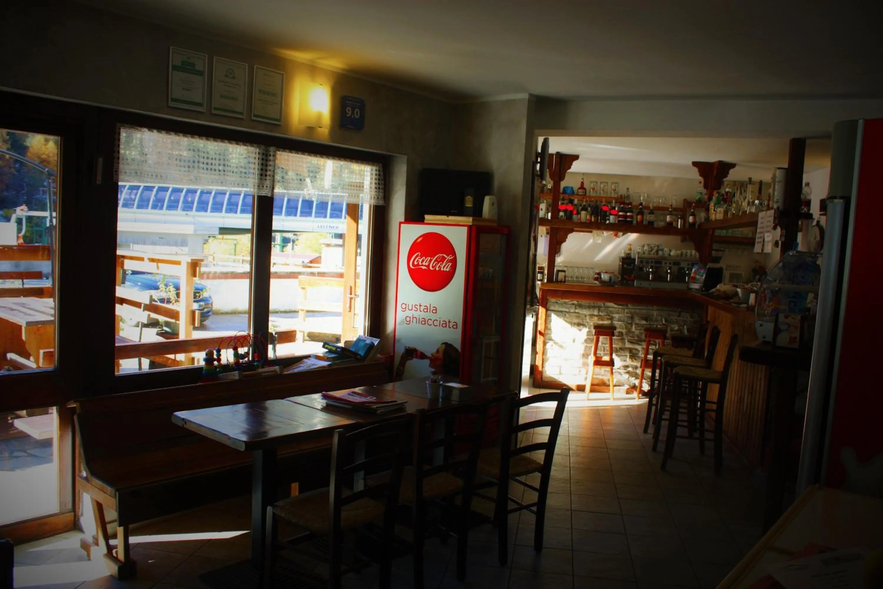 Communal lounge/ TV room in Olympic Mountains