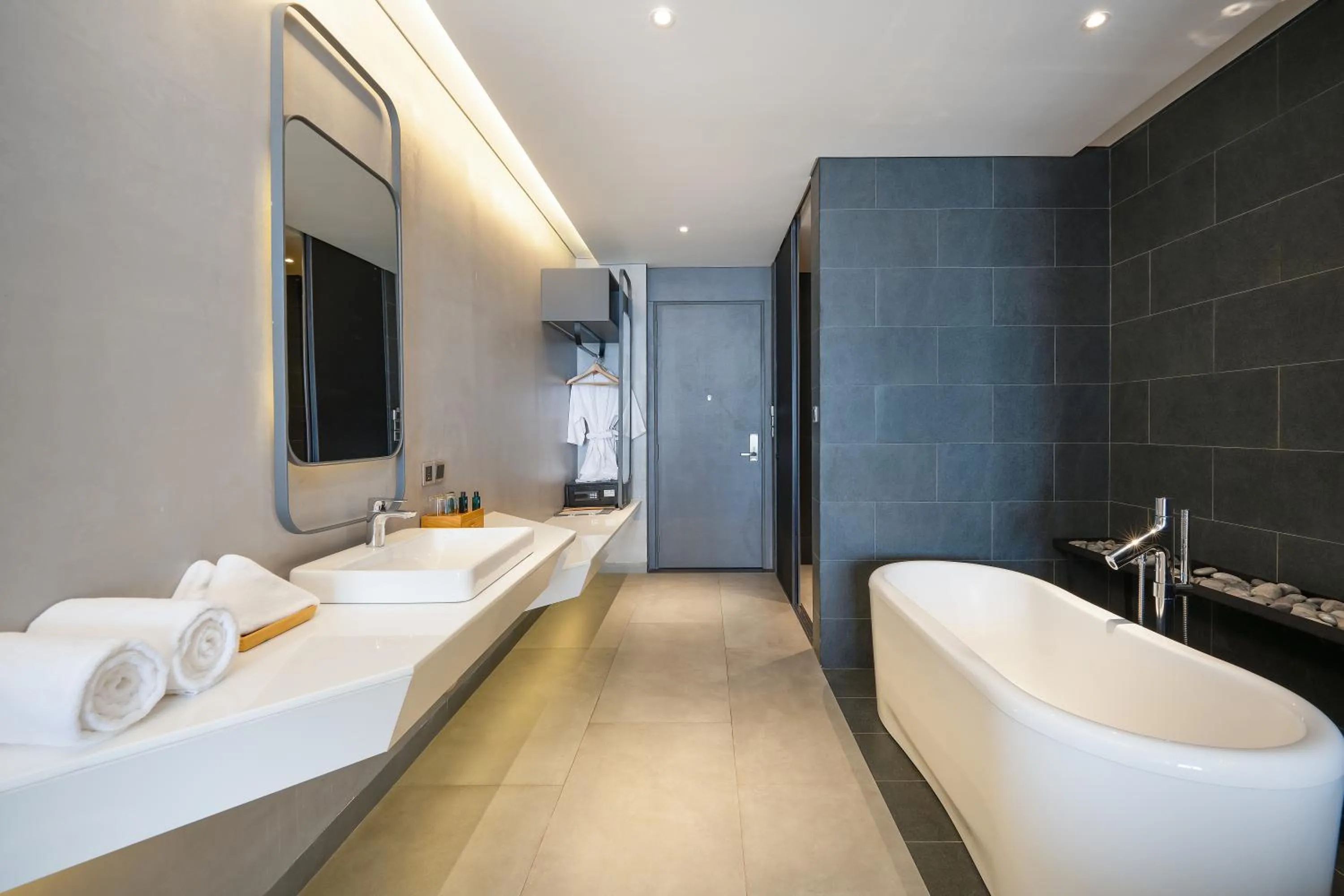 Bathroom in M SUITE Danang Beach