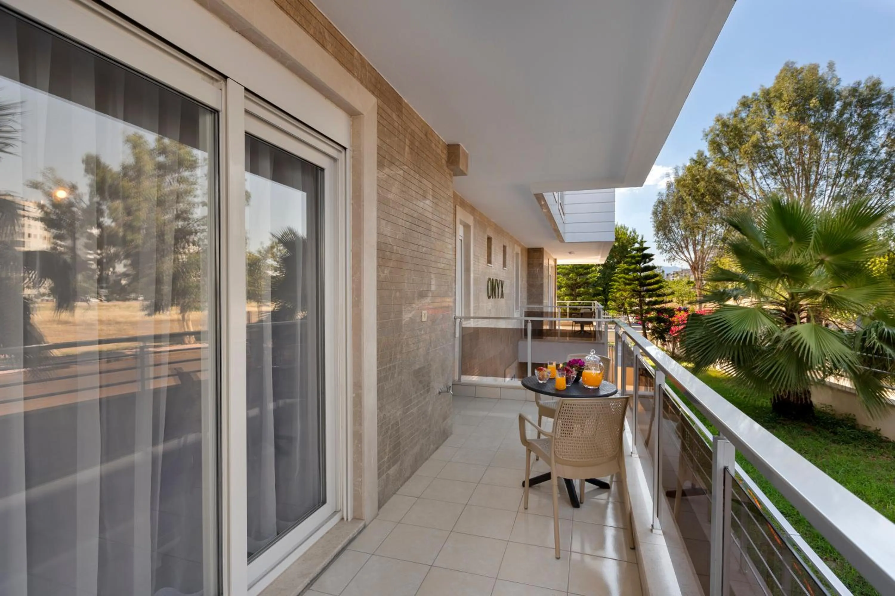 Day in Onix Apart Hotel