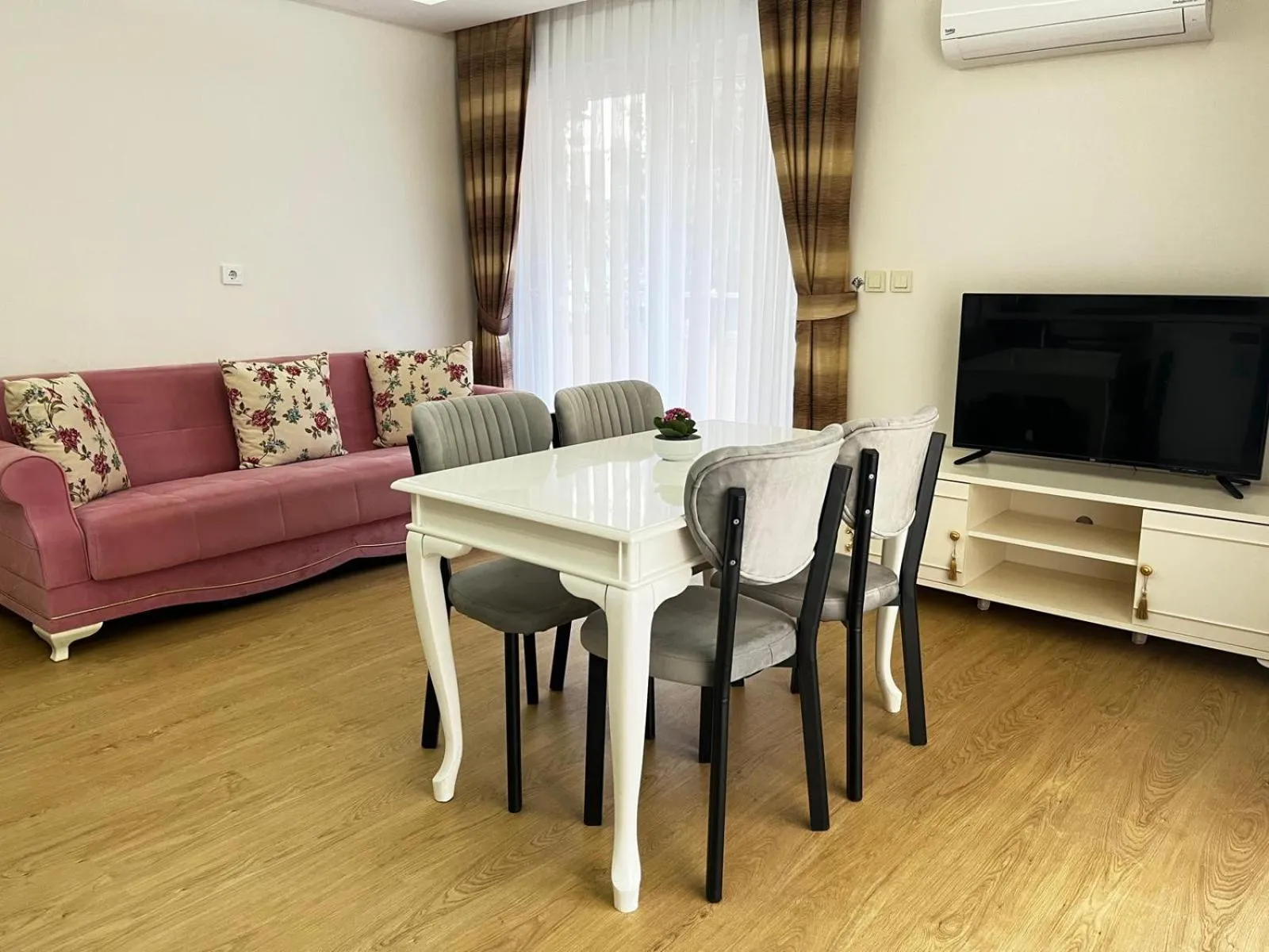 Seating area in Onix Apart Hotel