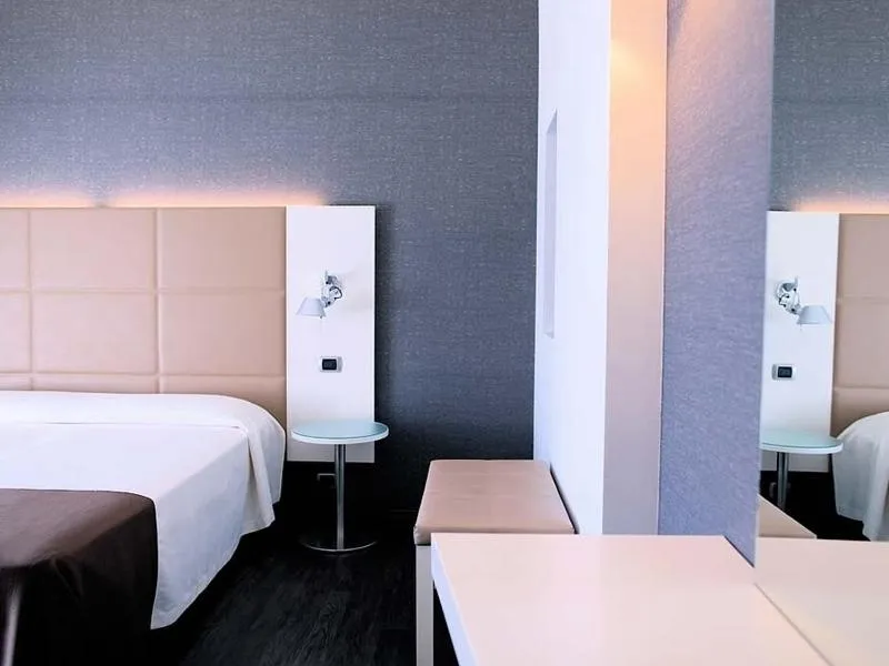 Day, Bed in Hotel Maddalena