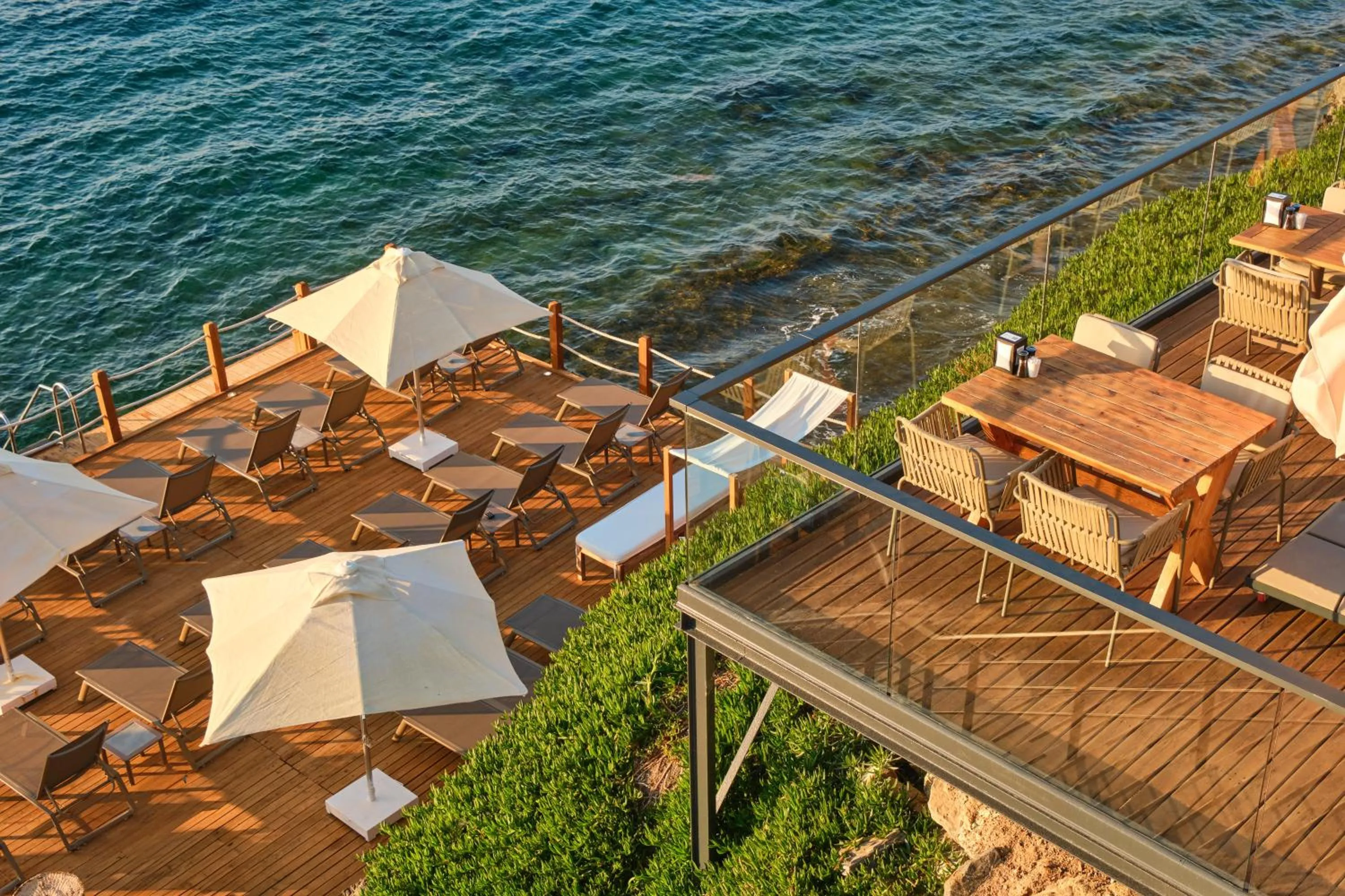 Restaurant/places to eat in niXie Hotel & Beach - Adult Only