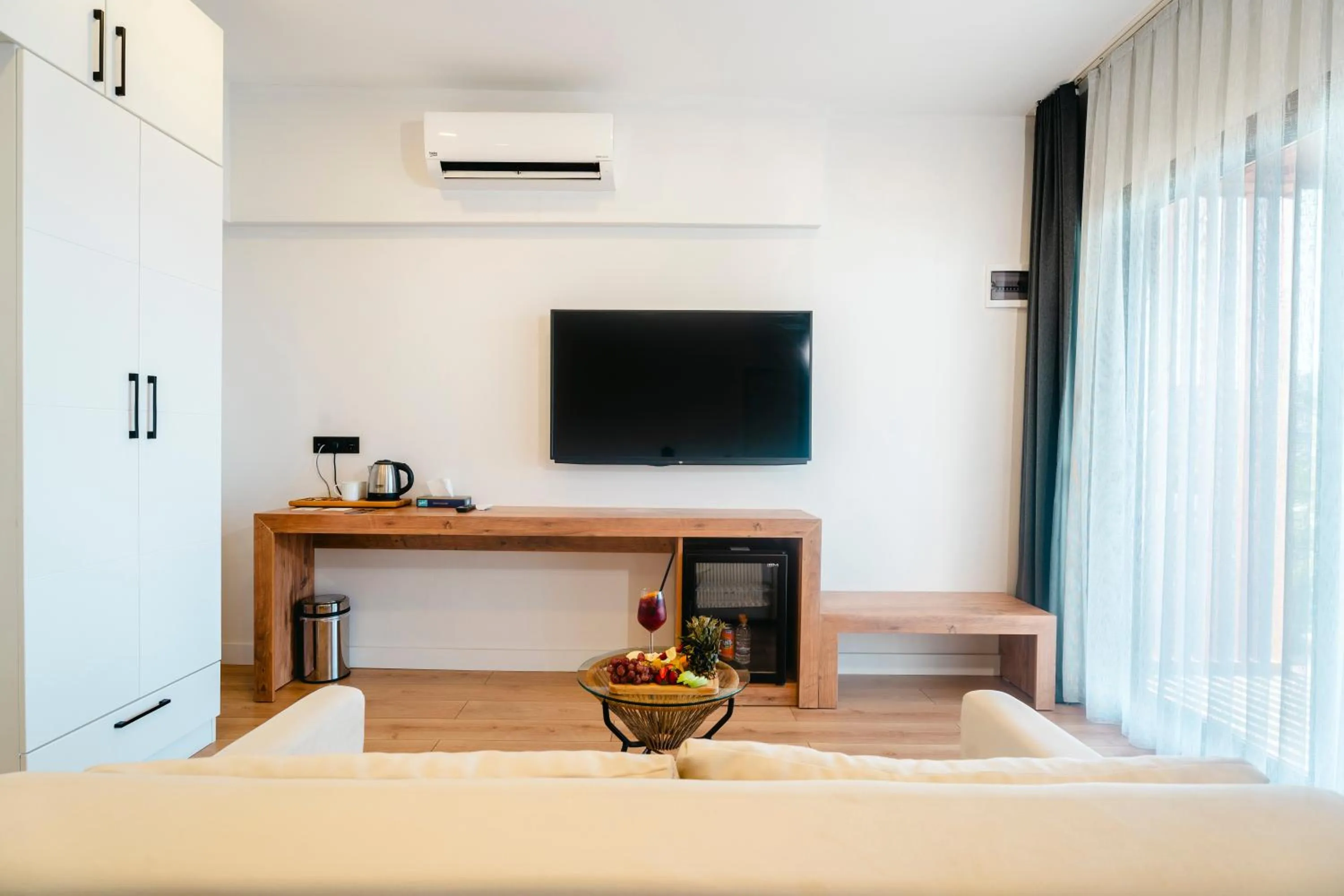 TV and multimedia, TV/Entertainment Center in niXie Hotel & Beach - Adult Only