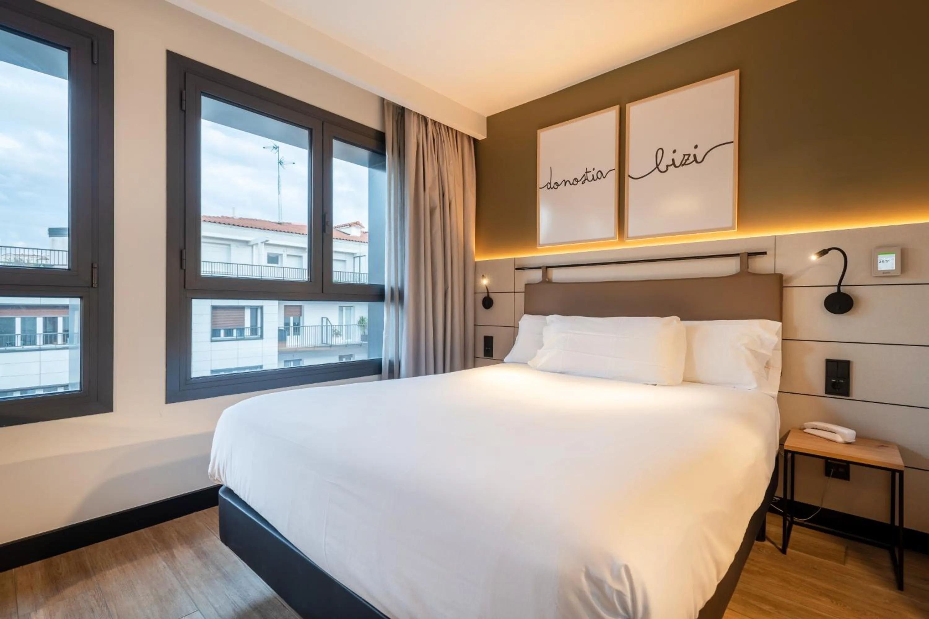 Bed in Leonardo Boutique Hotel San Sebastián