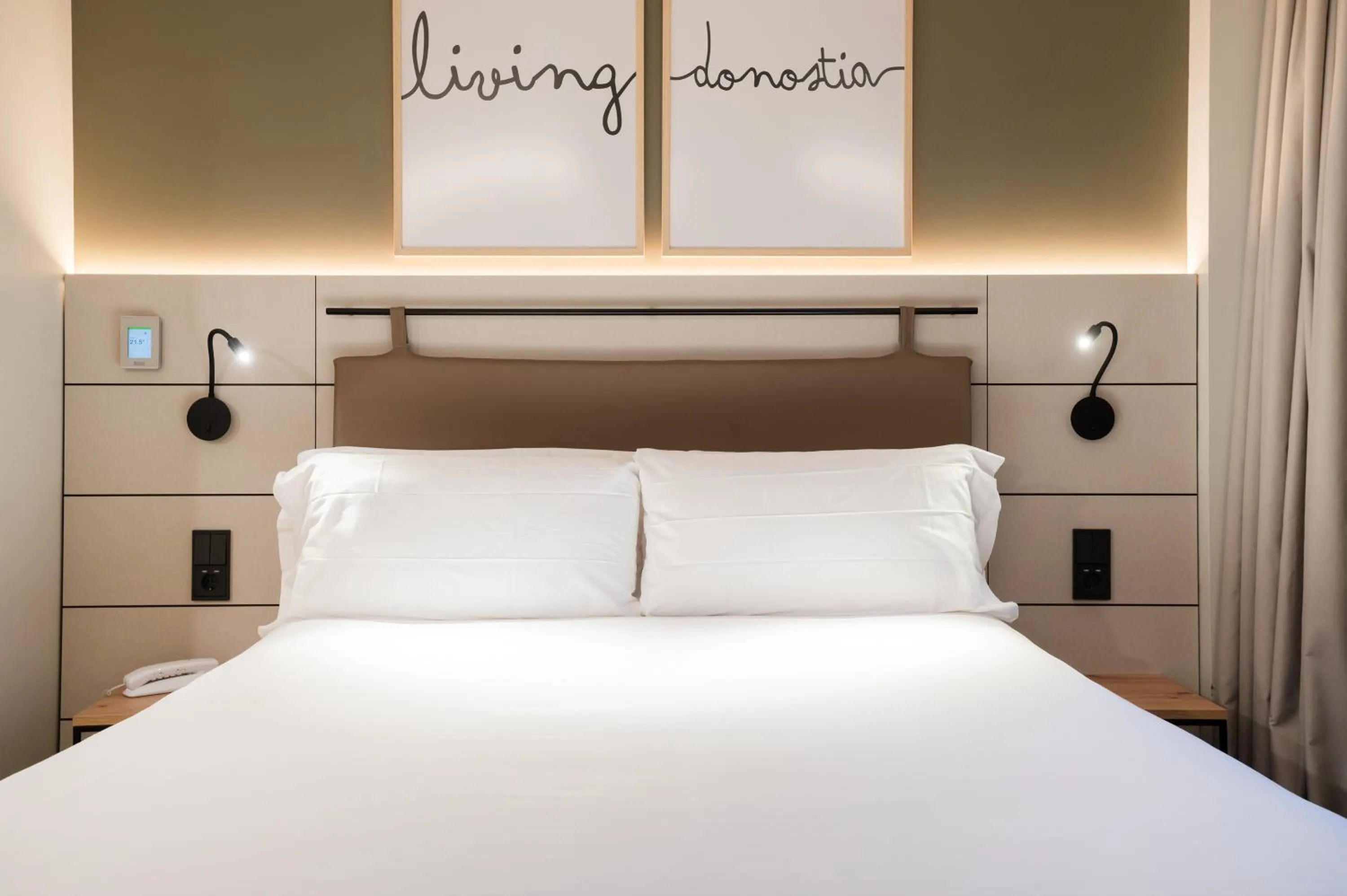 Bed in Leonardo Boutique Hotel San Sebastián