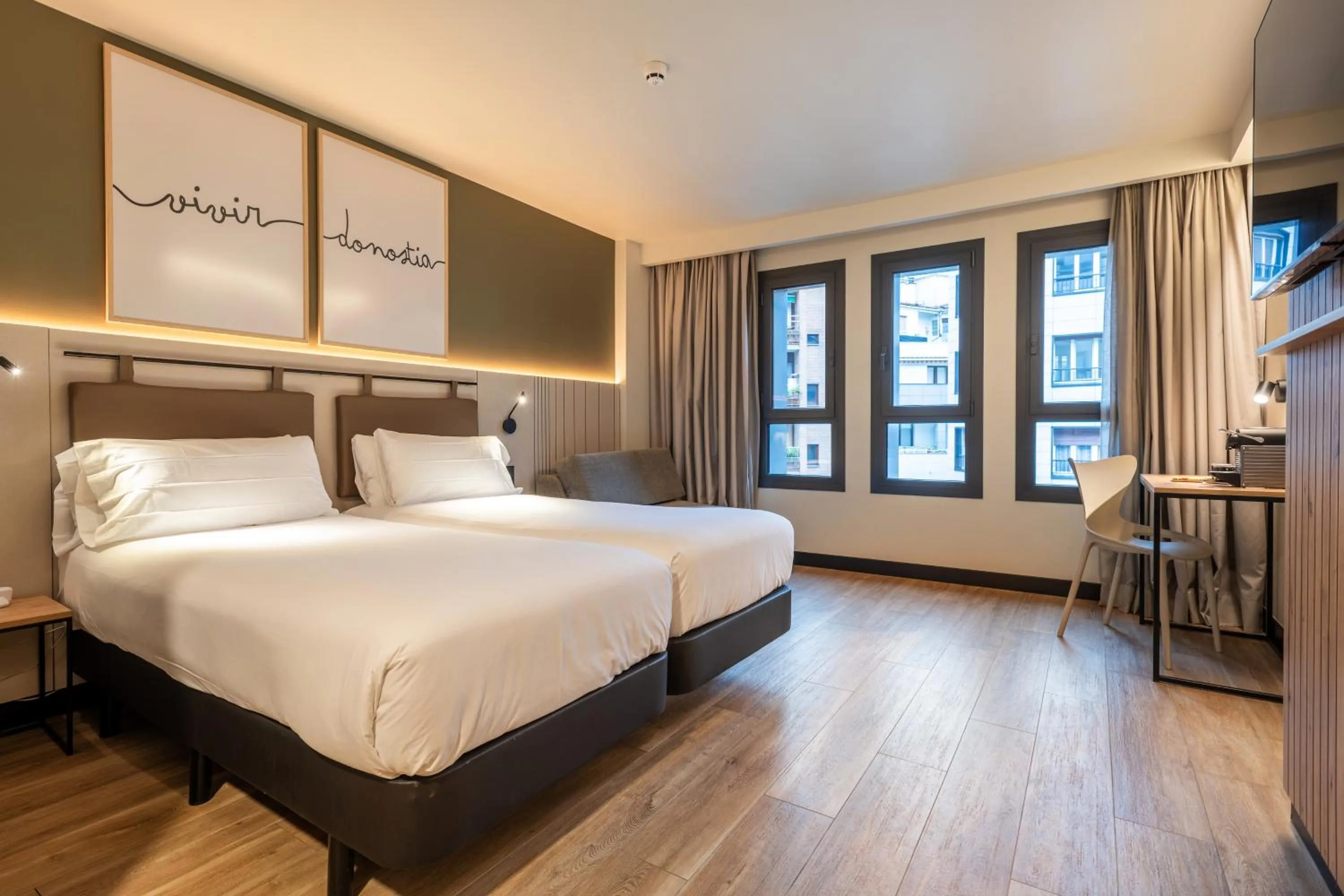 Bed in Leonardo Boutique Hotel San Sebastián