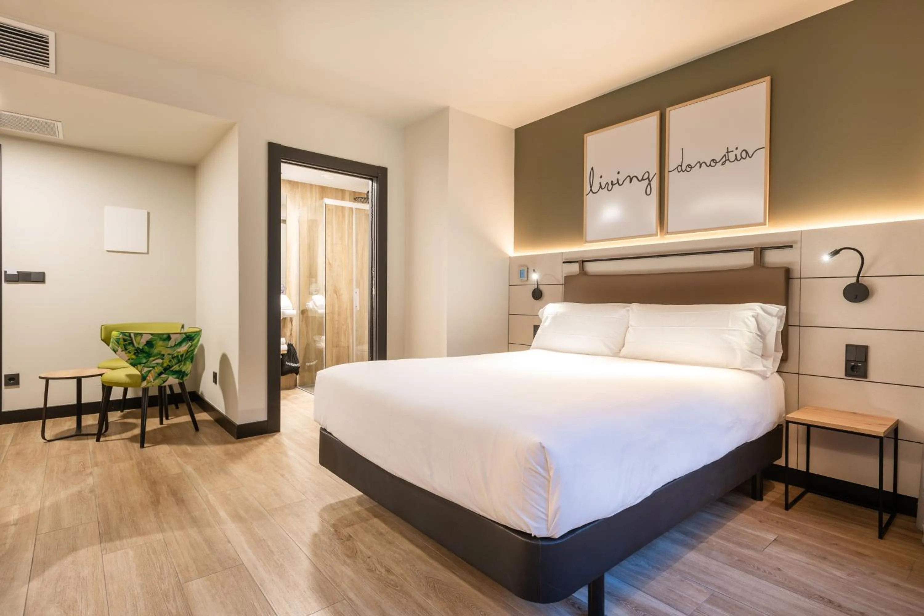 Bed in Leonardo Boutique Hotel San Sebastián