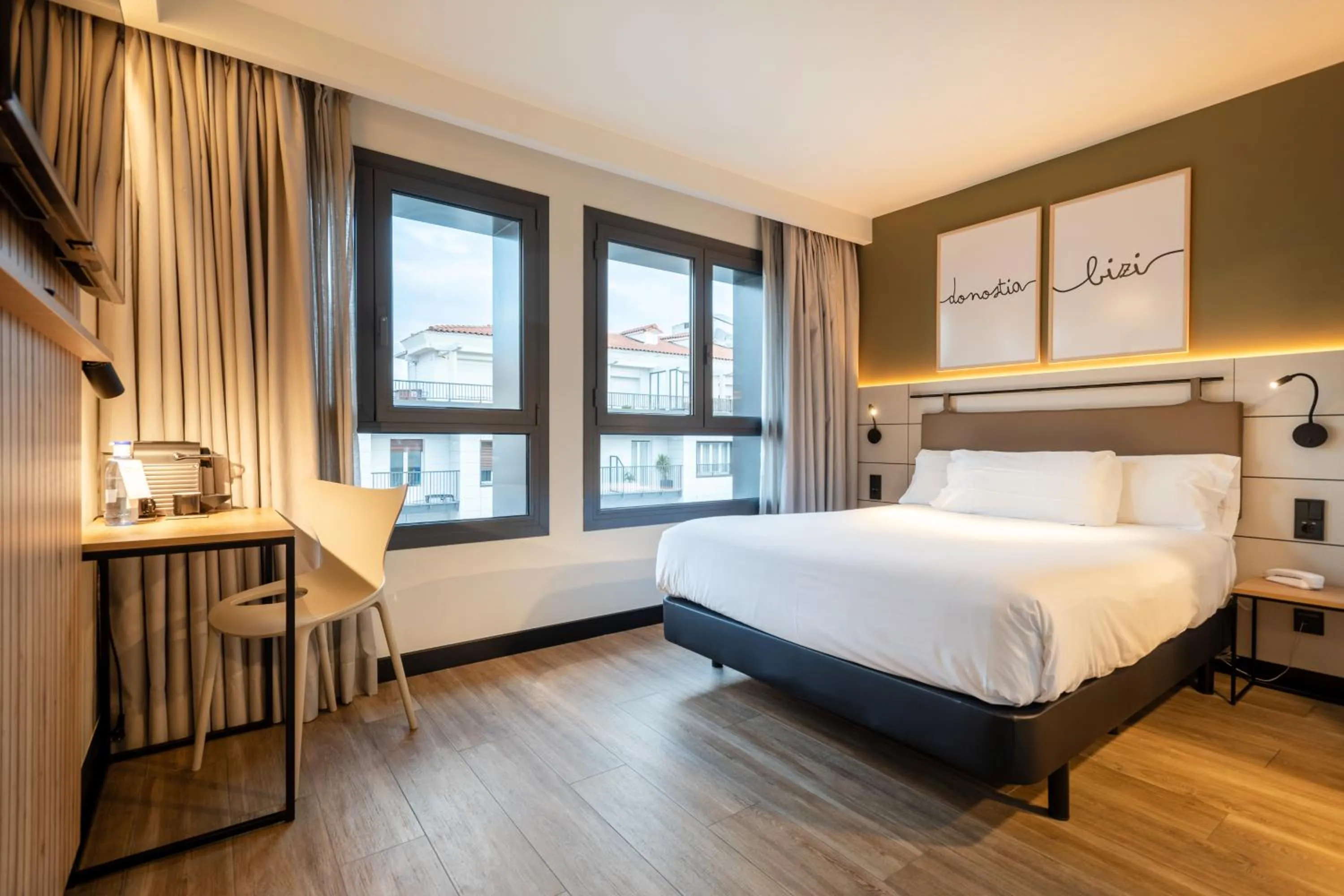 Bed in Leonardo Boutique Hotel San Sebastián